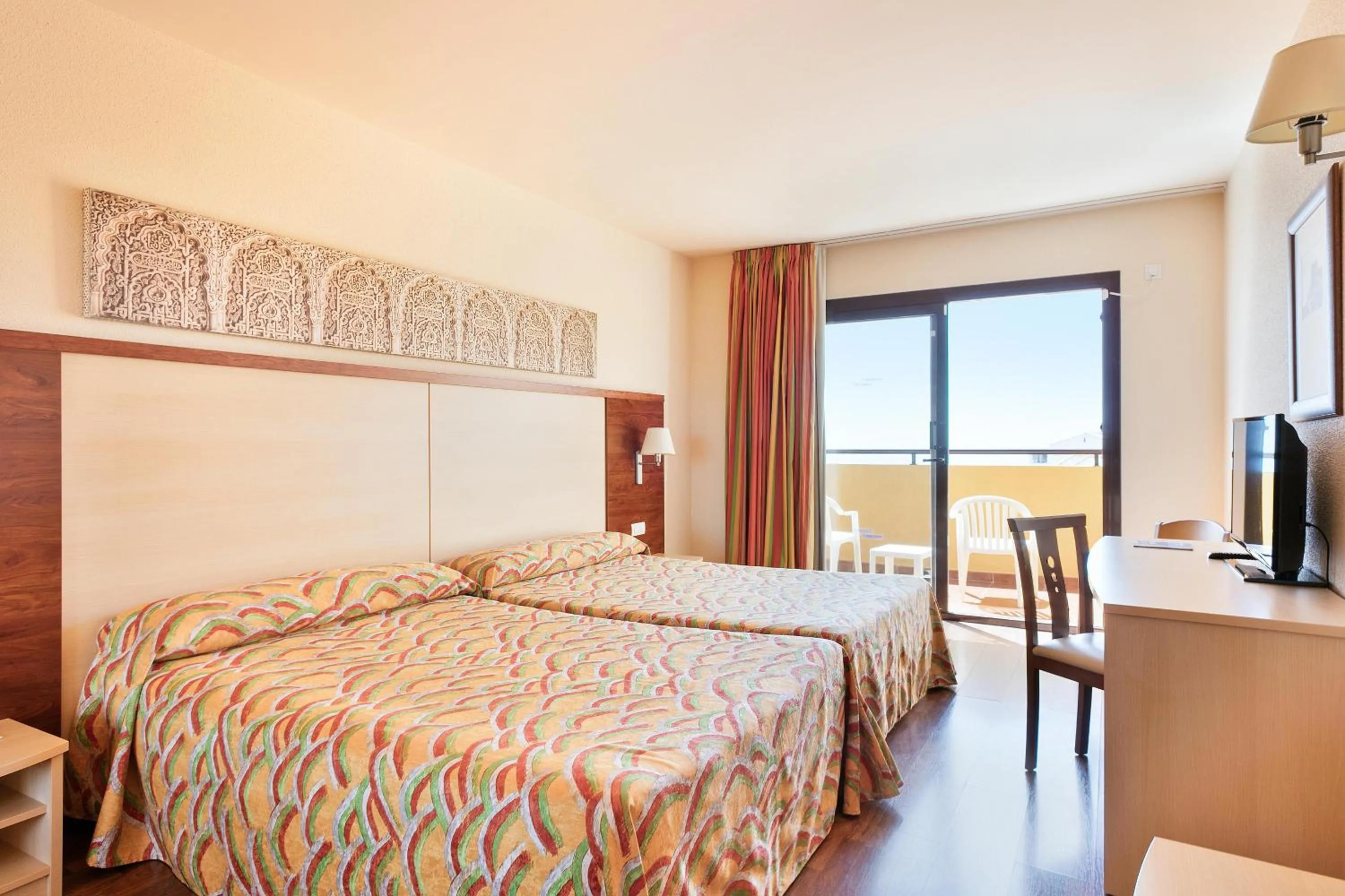 Photo of the whole room, Bed in Hotel Best Alcázar