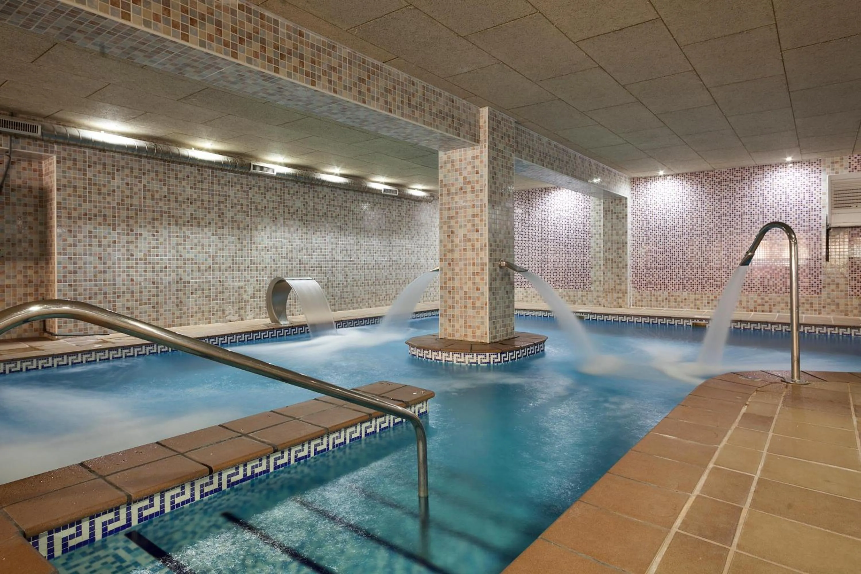 Steam room in Hotel Best Alcázar