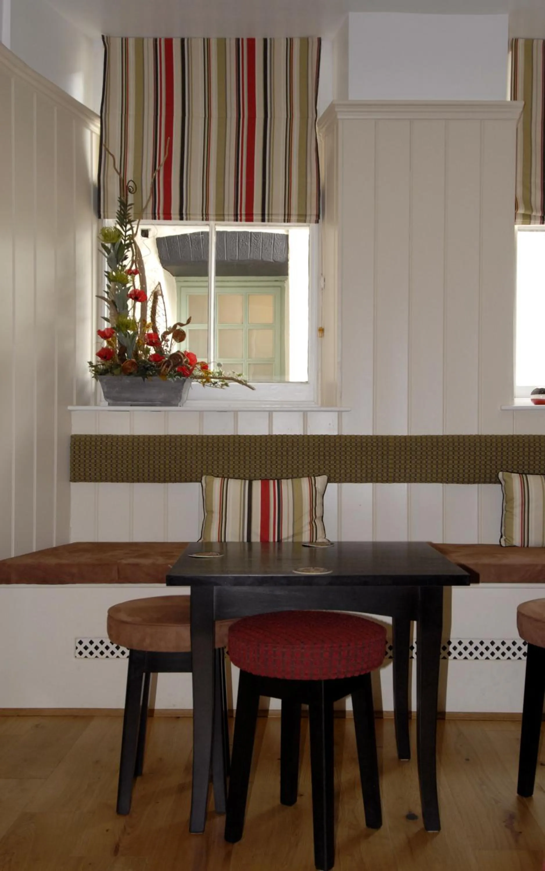 Lounge or bar in Gwesty'r Emlyn Hotel