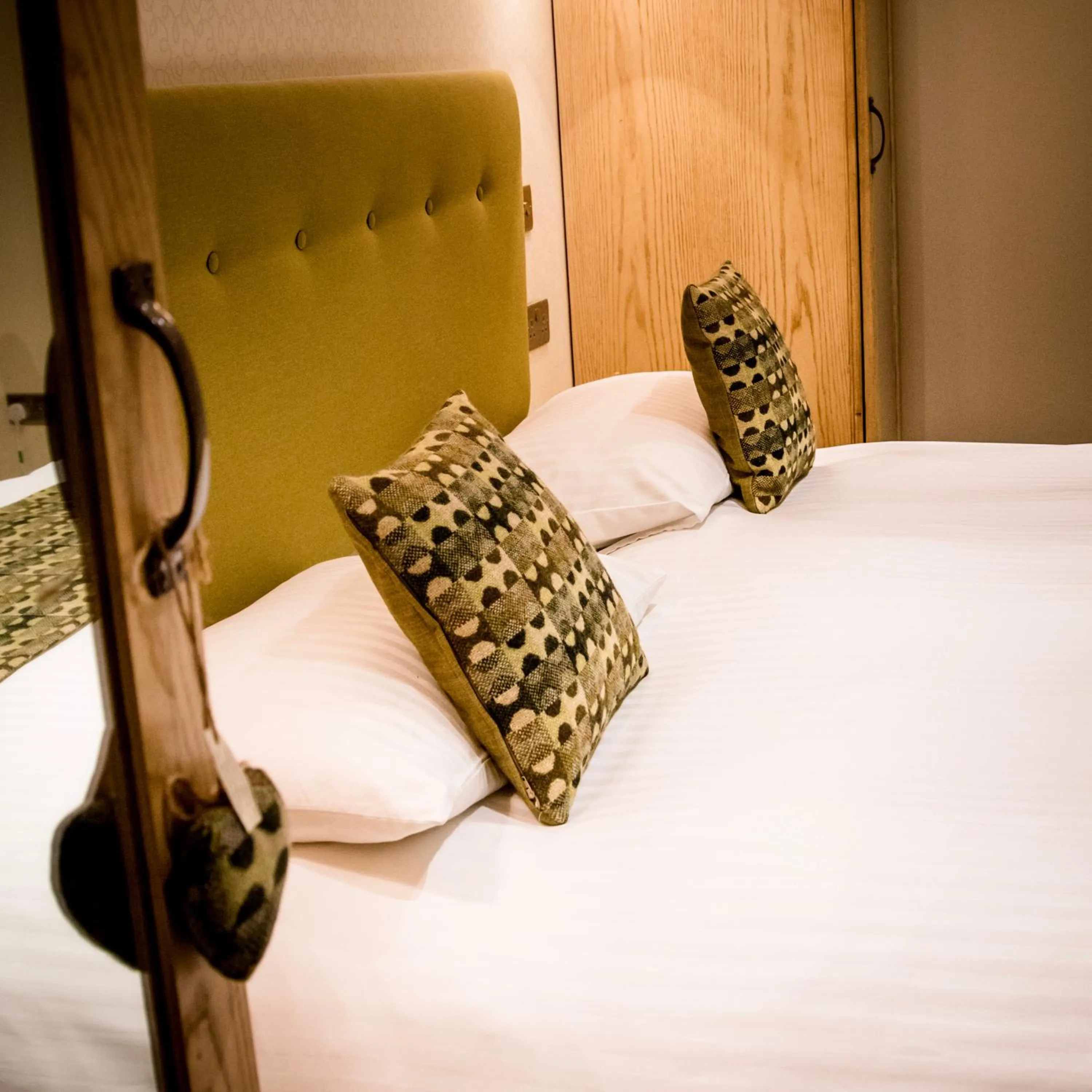 Bed in Gwesty'r Emlyn Hotel