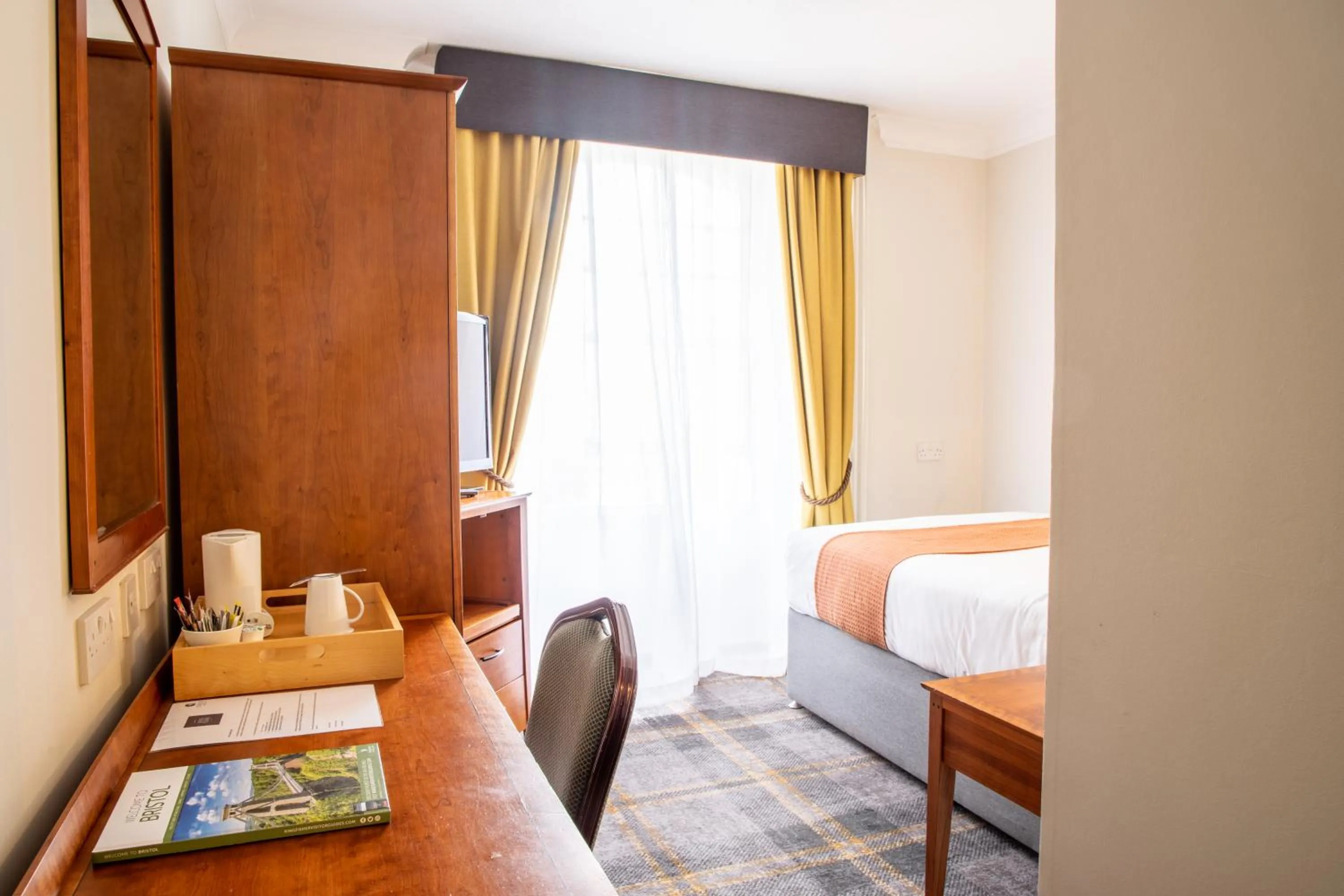 Bedroom, Bed in Arnos Manor Hotel