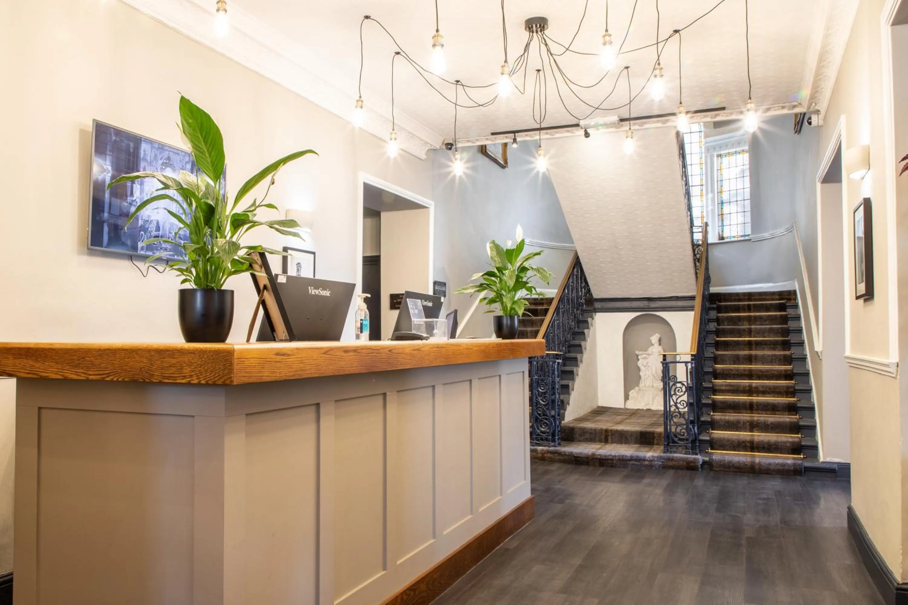 Lobby or reception in Arnos Manor Hotel