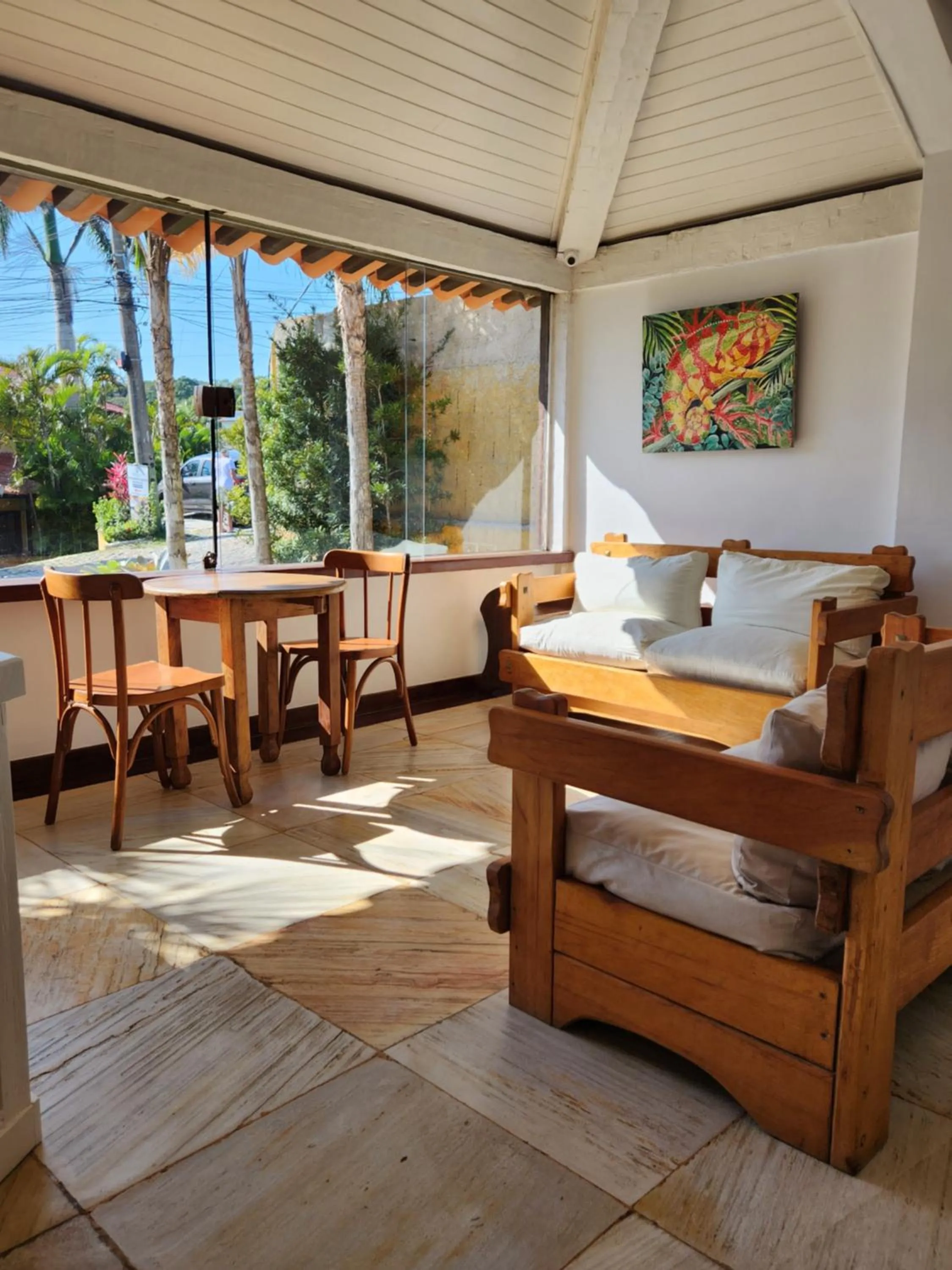 Communal lounge/ TV room in Pousada Dreamland Buzios