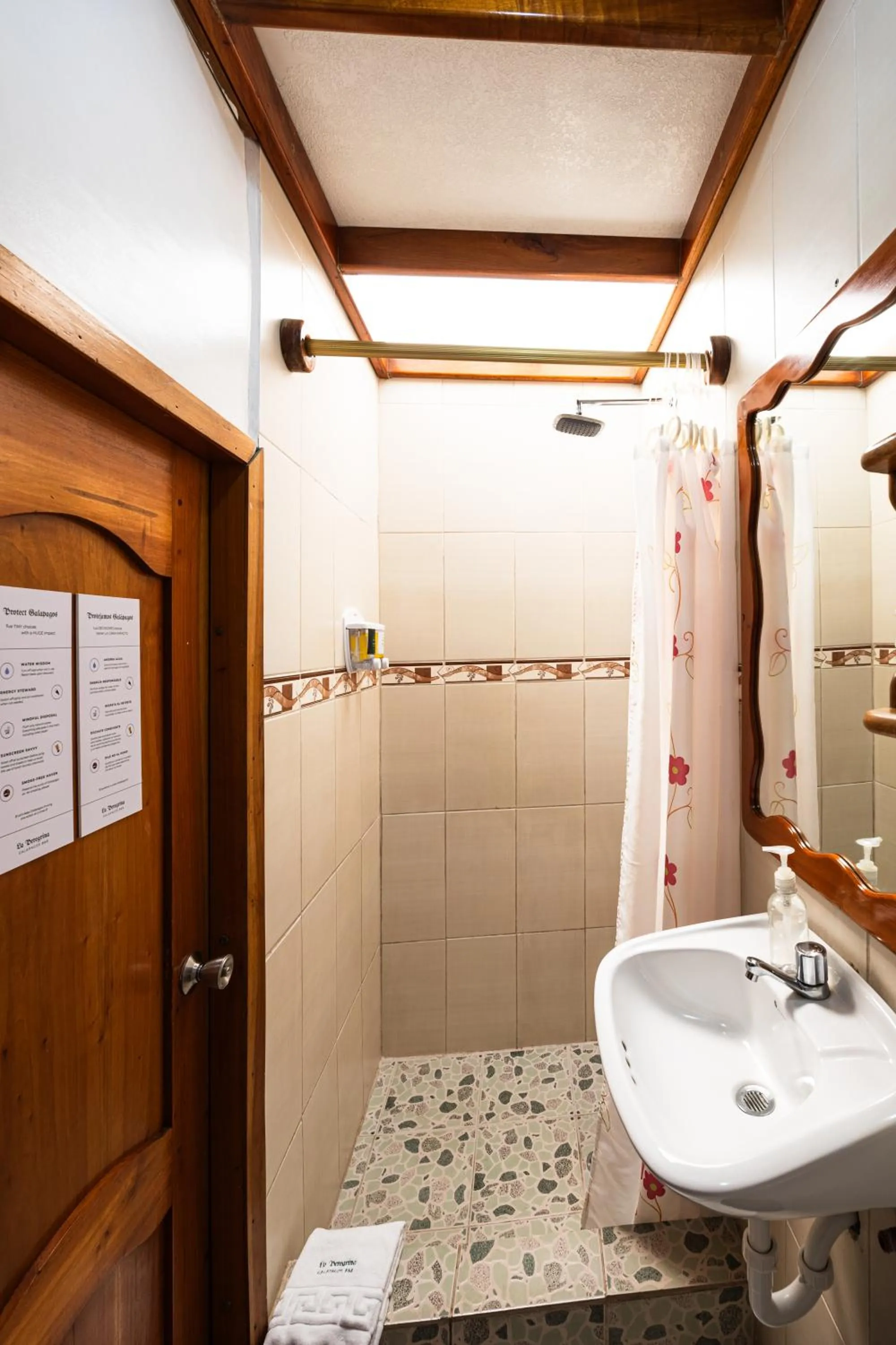 Shower in La Peregrina Galapagos B&B