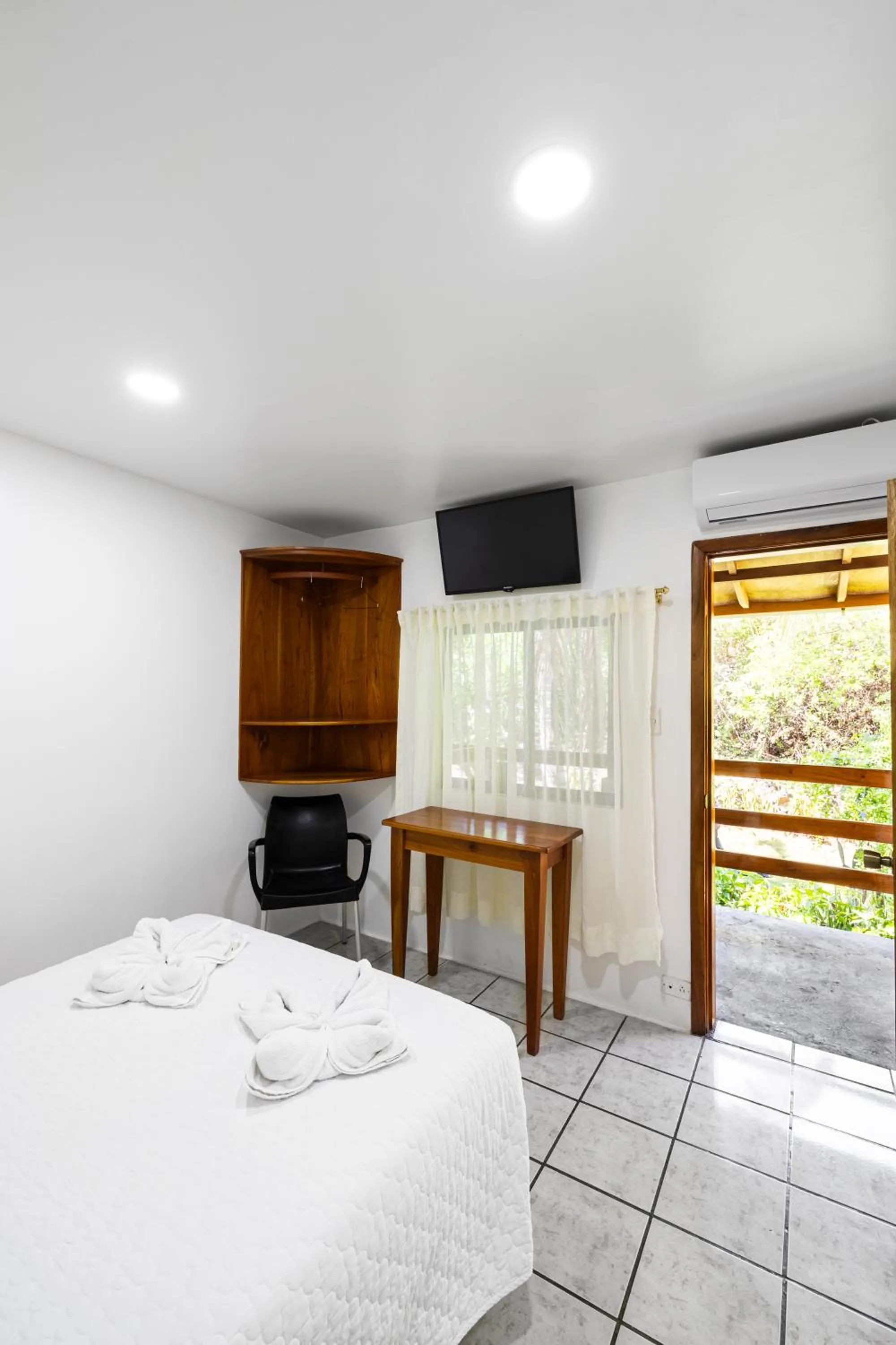 TV and multimedia, Bed in La Peregrina Galapagos B&B