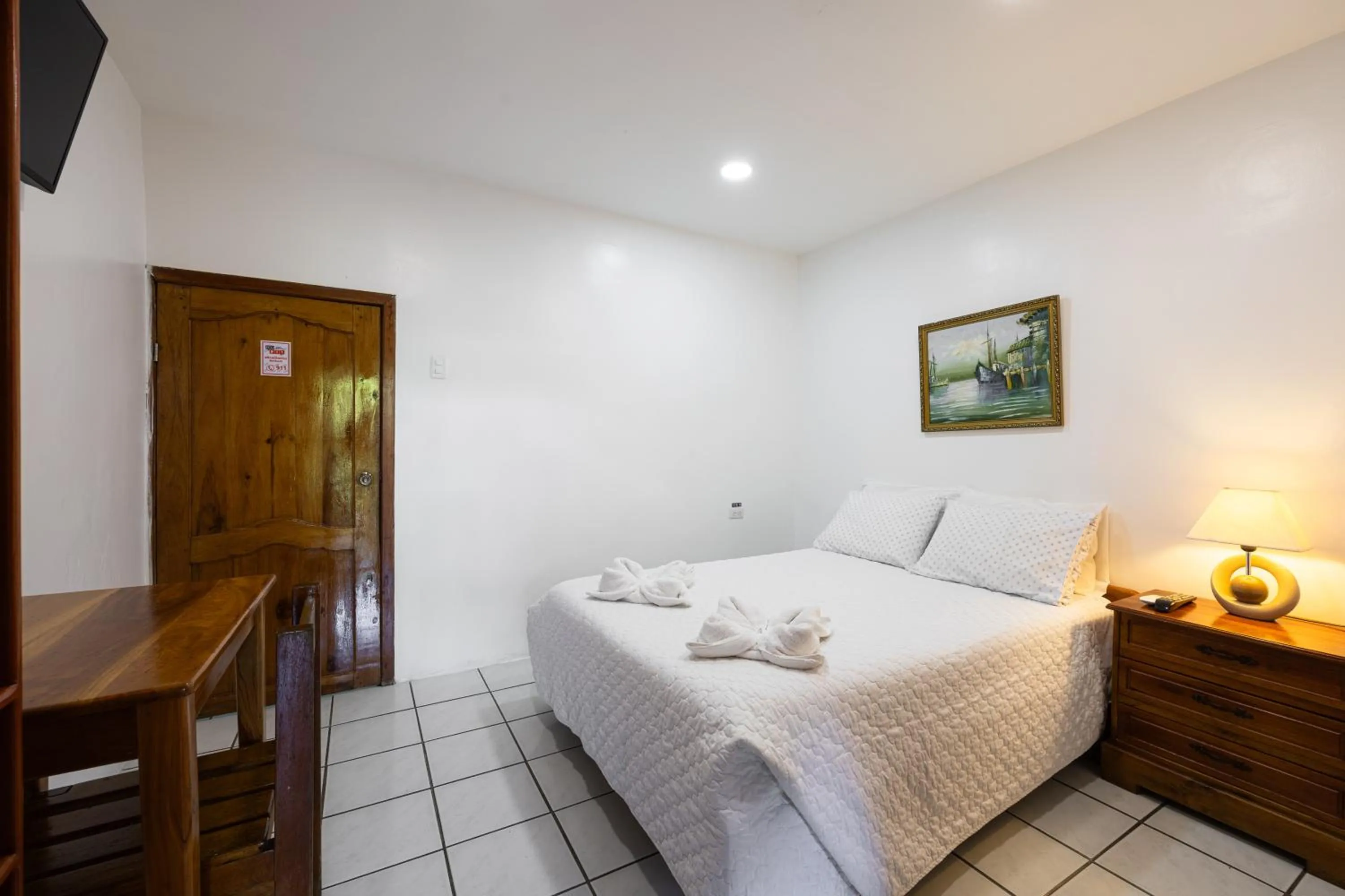 Bedroom, Bed in La Peregrina Galapagos B&B