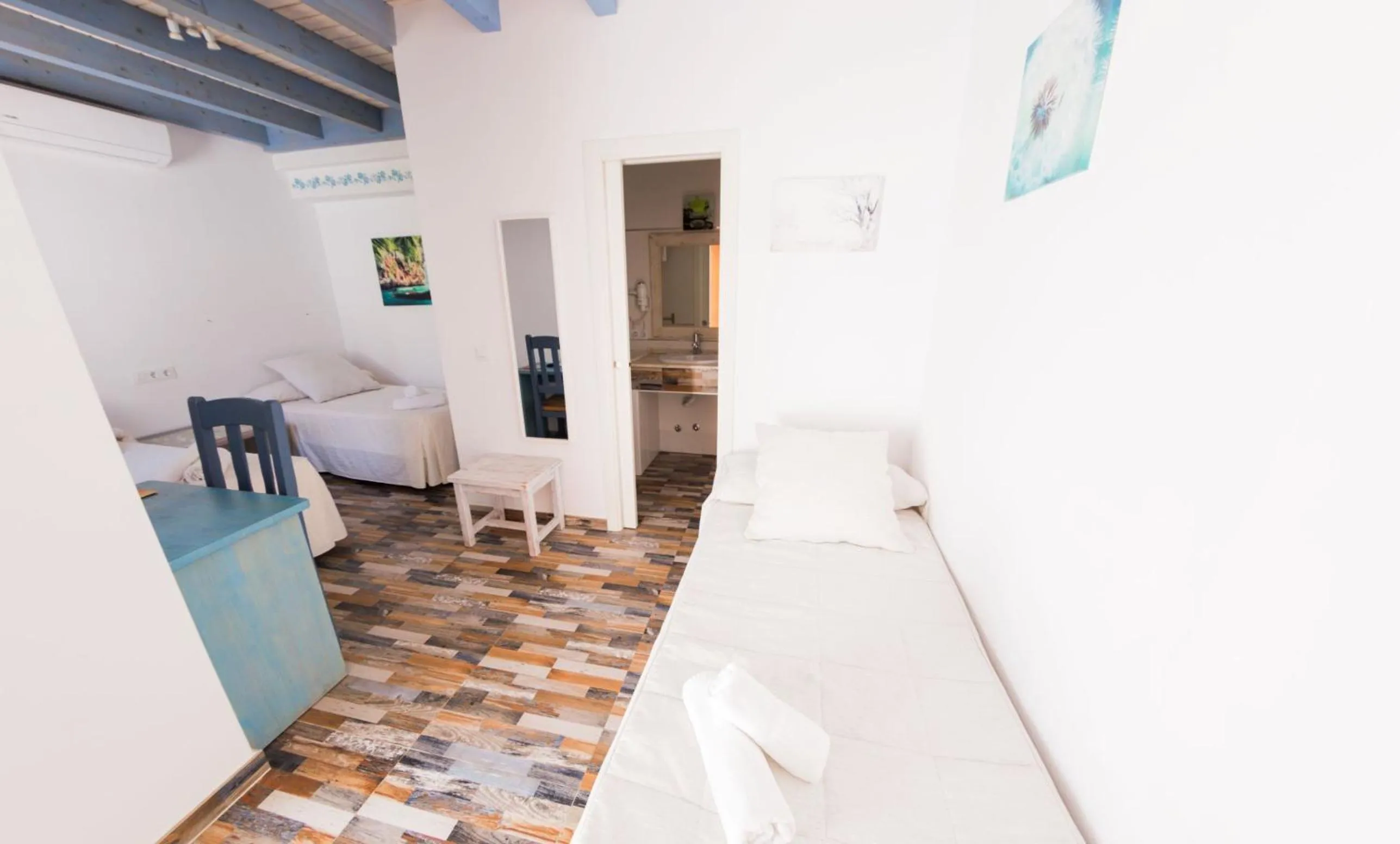 Photo of the whole room in Hotel La Torre