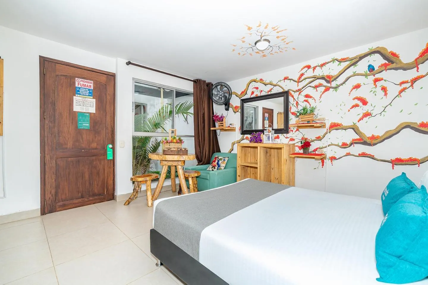 Photo of the whole room in Jardin de Provenza