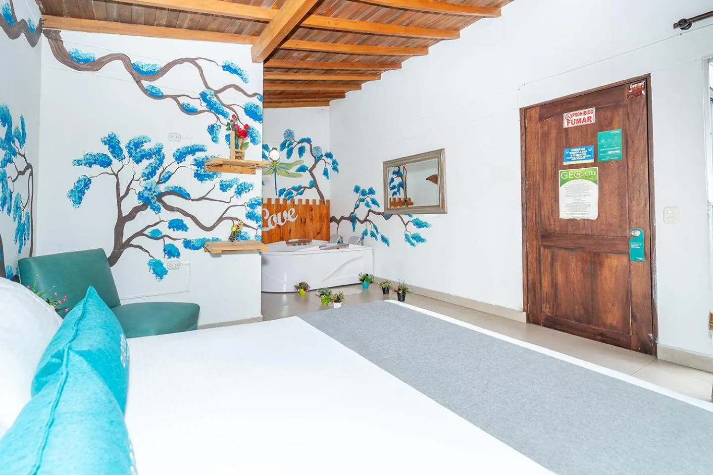 Photo of the whole room in Jardin de Provenza