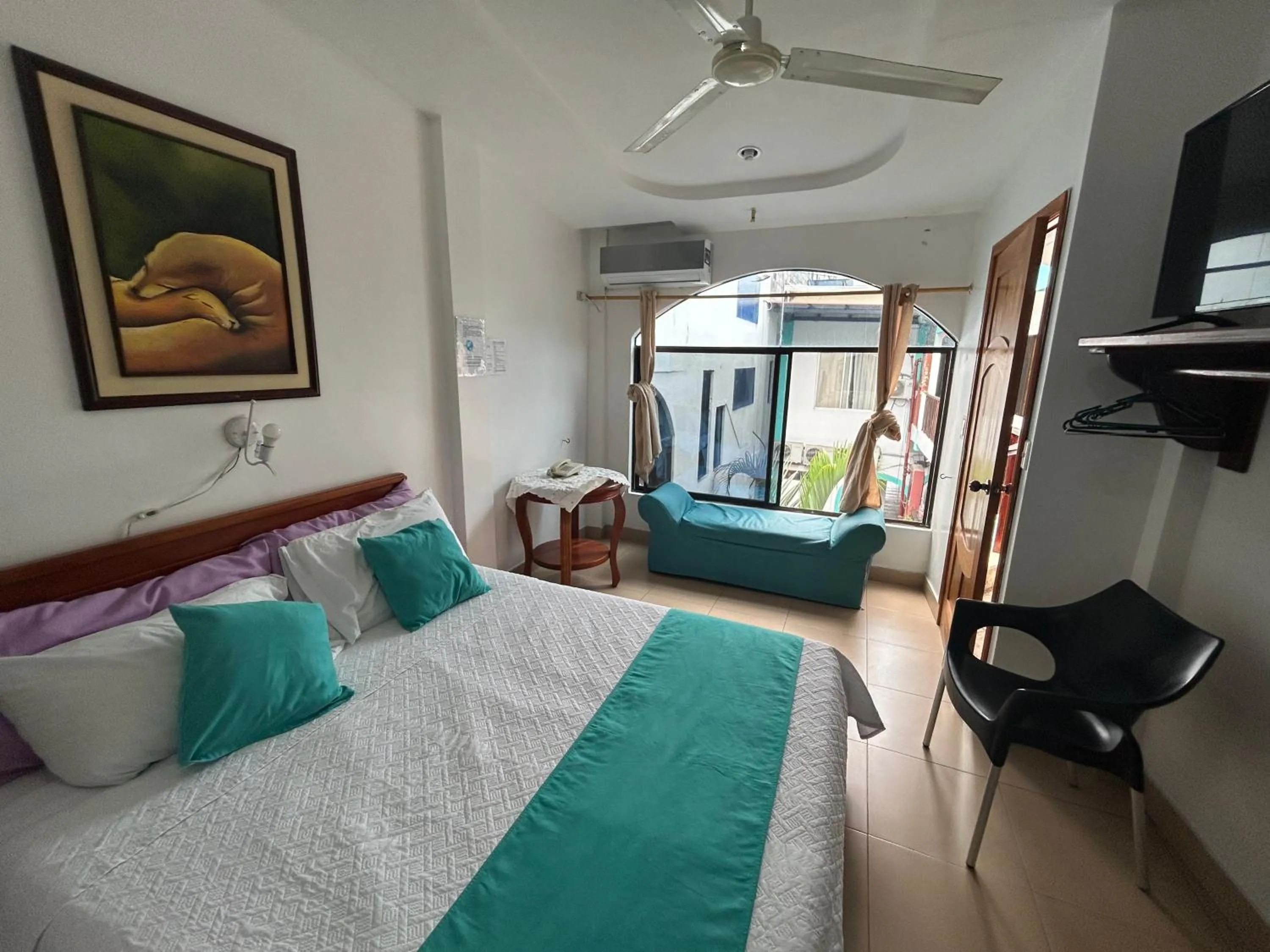 Photo of the whole room, Bed in Hostal Sir Francis Drake