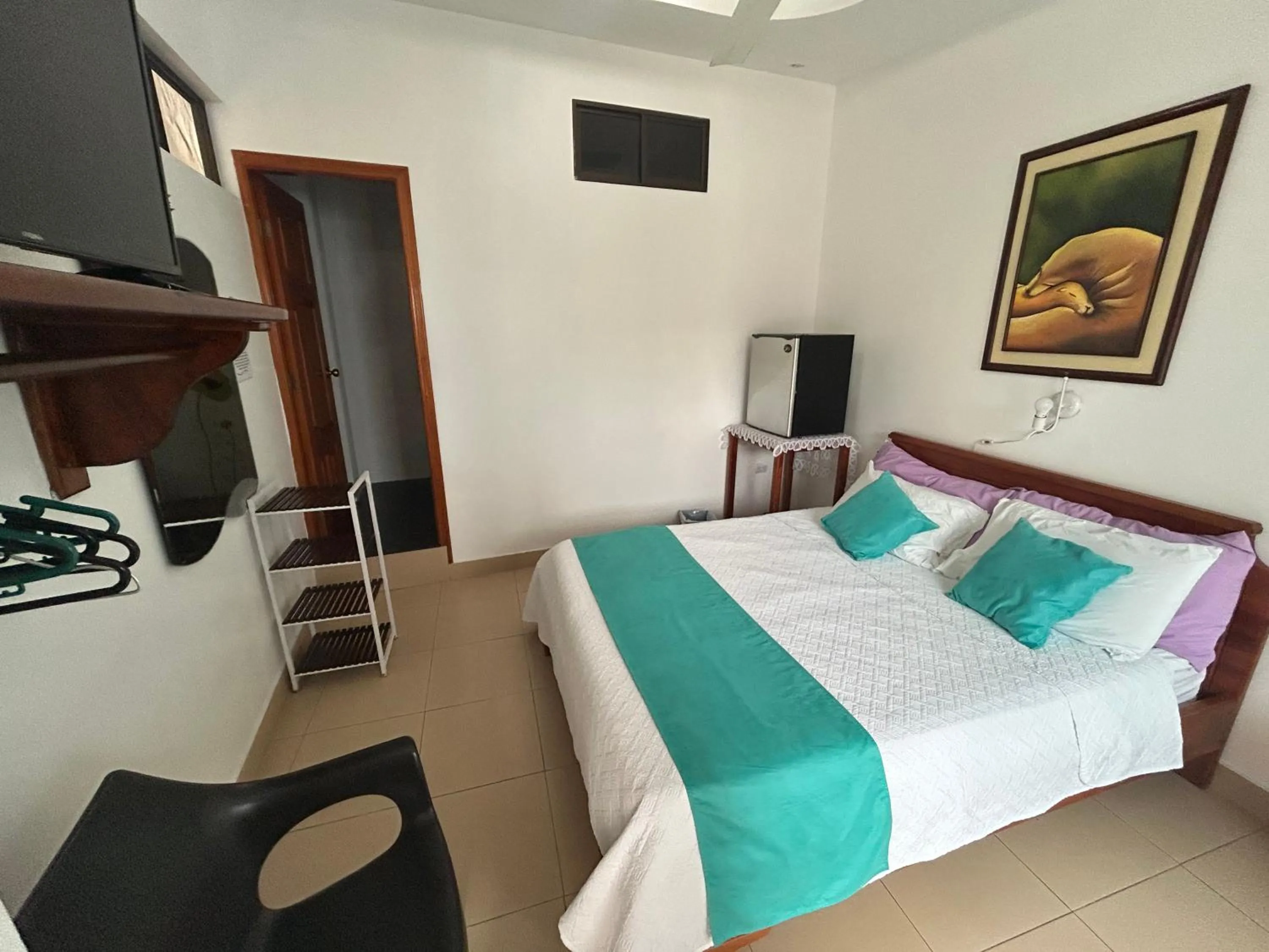 TV and multimedia, Bed in Hostal Sir Francis Drake