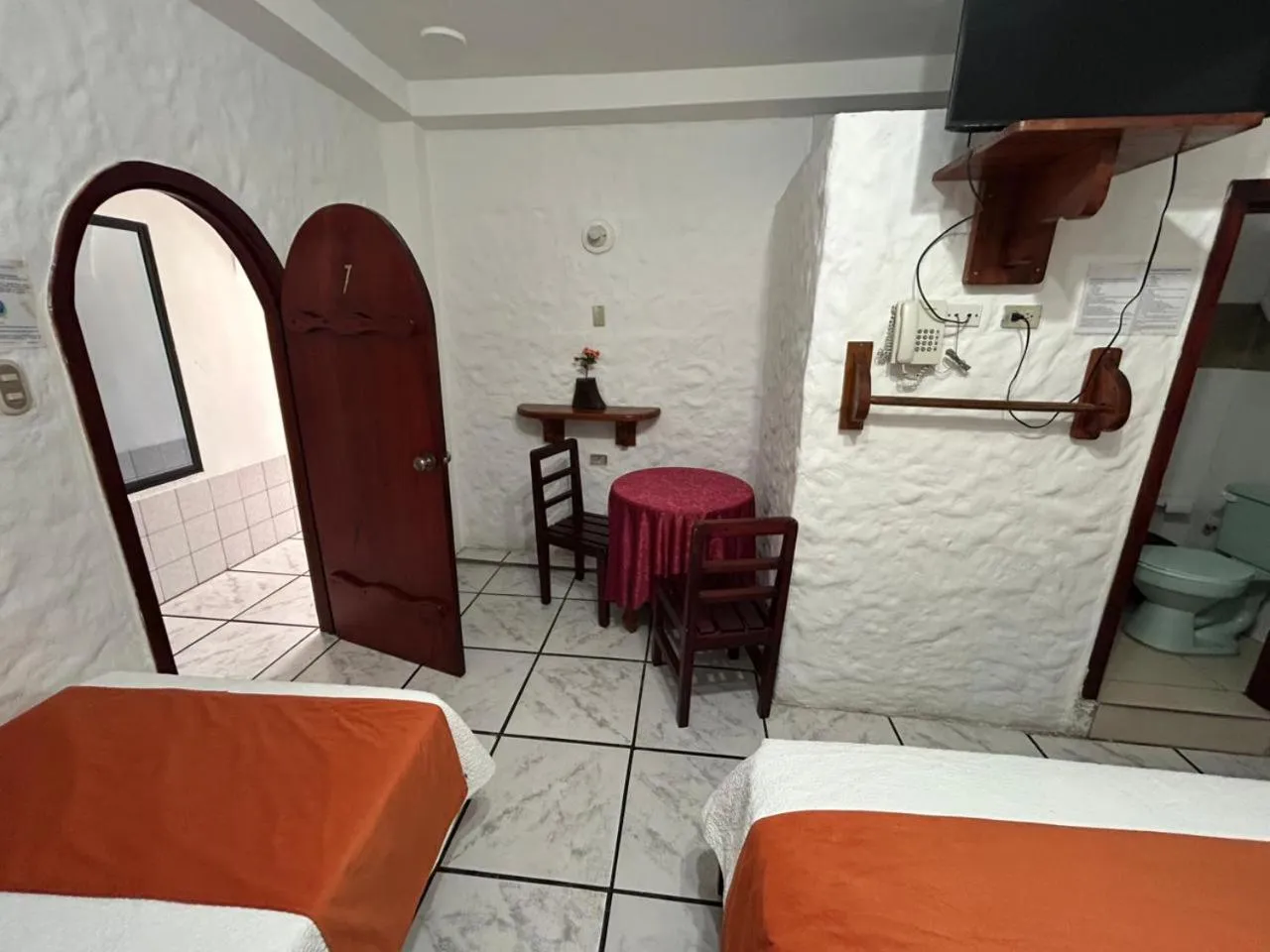 Photo of the whole room, Bed in Hostal Sir Francis Drake