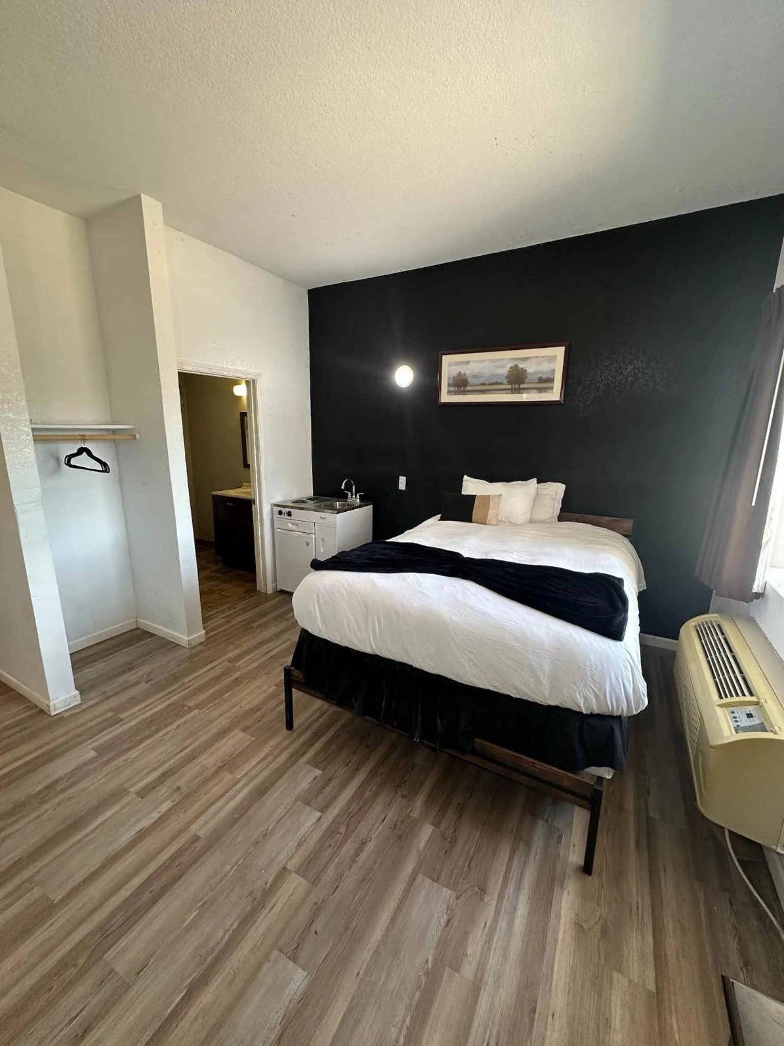 Bed in Hotel Dilley Grand