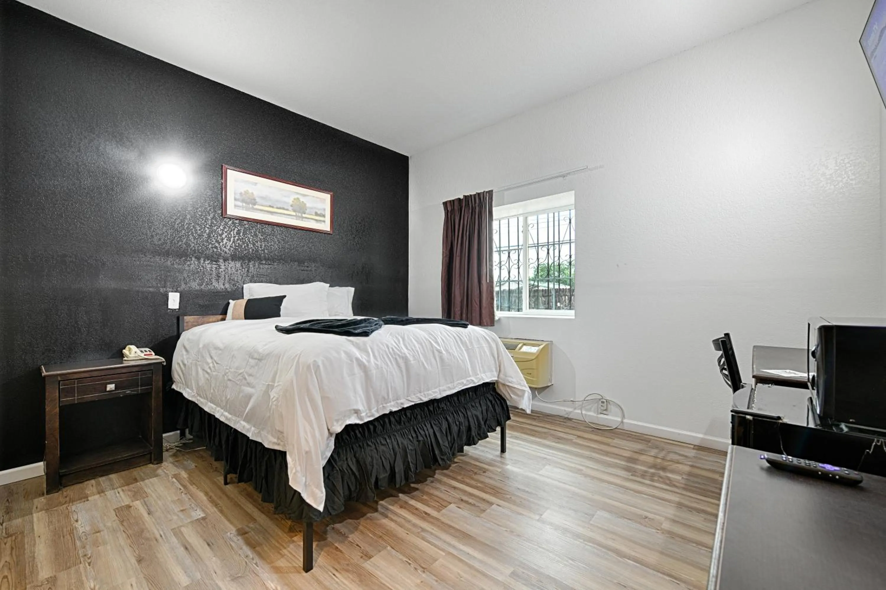 Bed in Hotel Dilley Grand