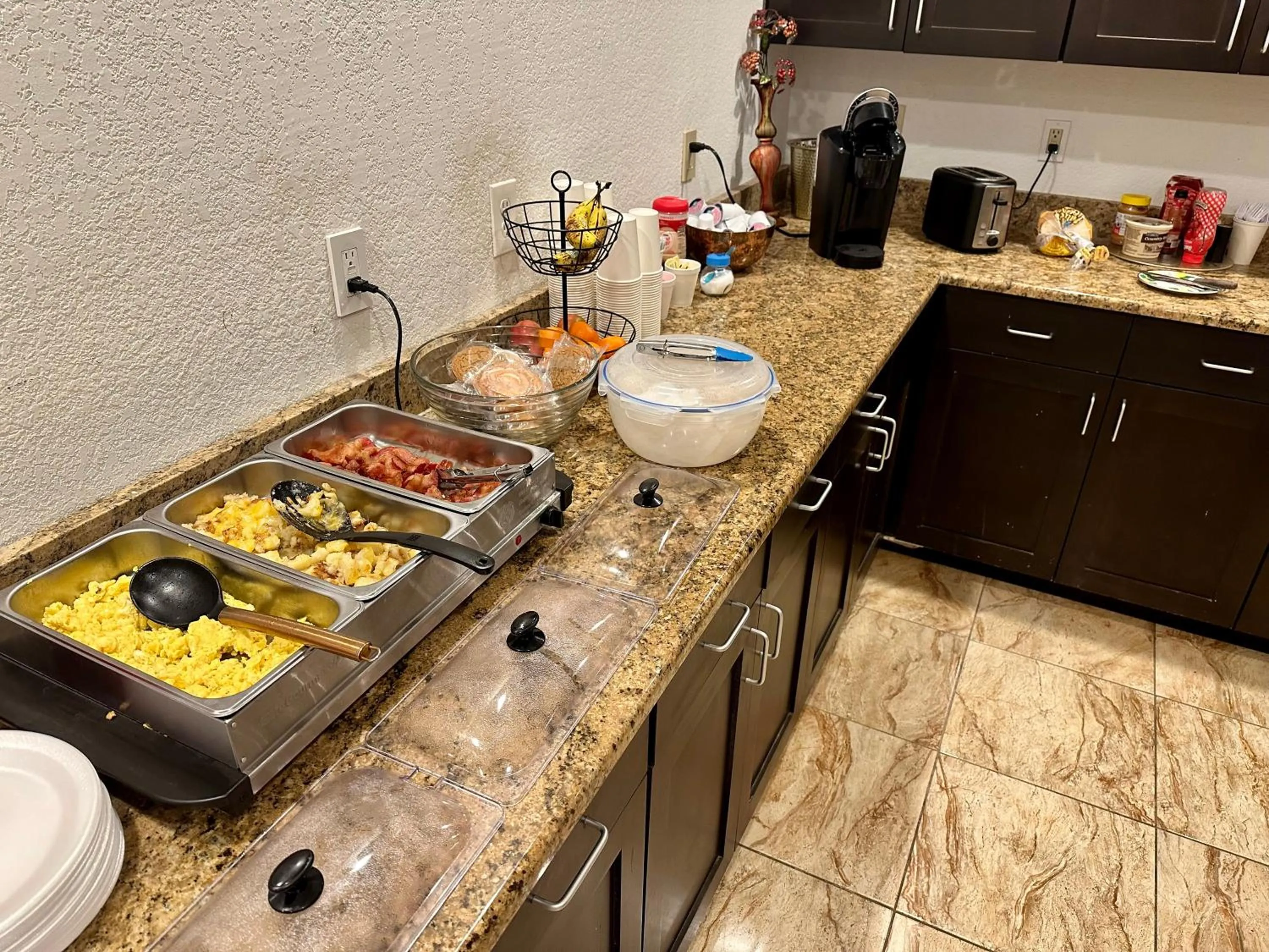 Breakfast in Hotel Dilley Grand