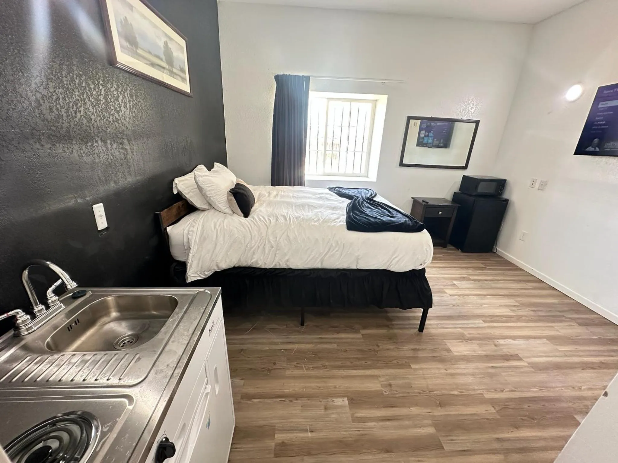 Bed in Hotel Dilley Grand