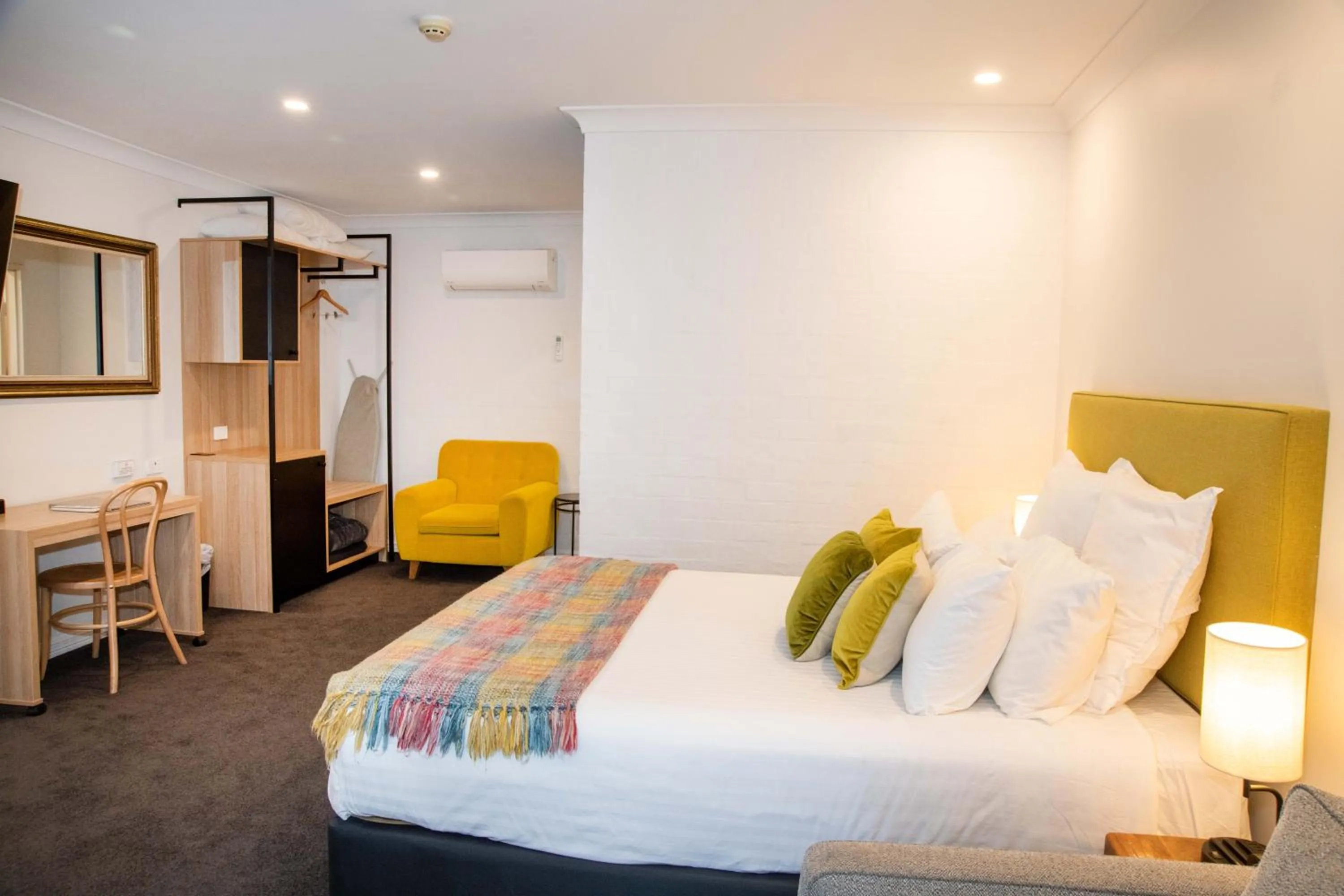 Decorative detail, Bed in Town Square Motel