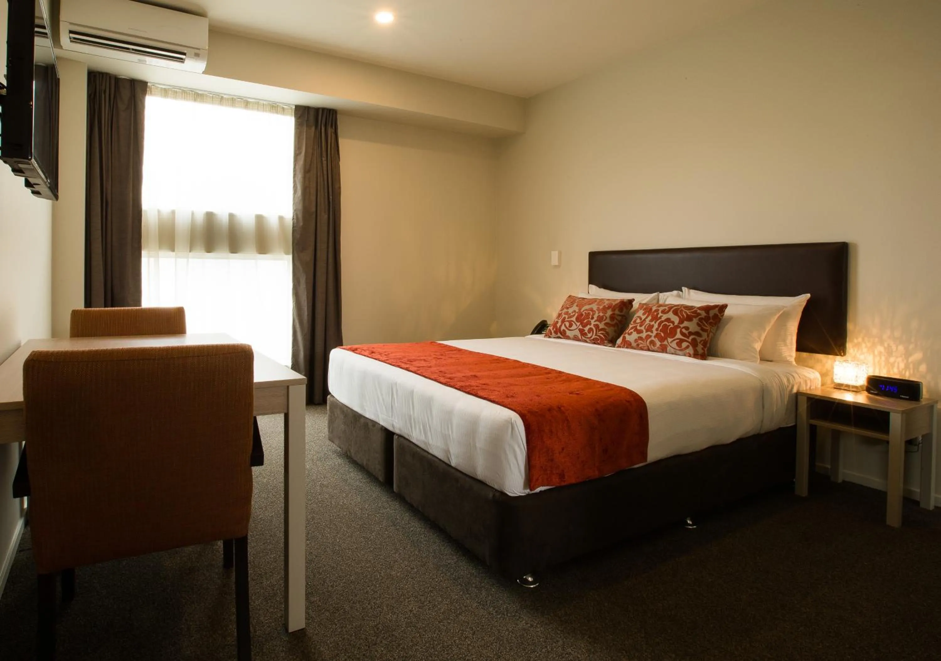 Photo of the whole room, Bed in Ramada Suites by Wyndham Christchurch City