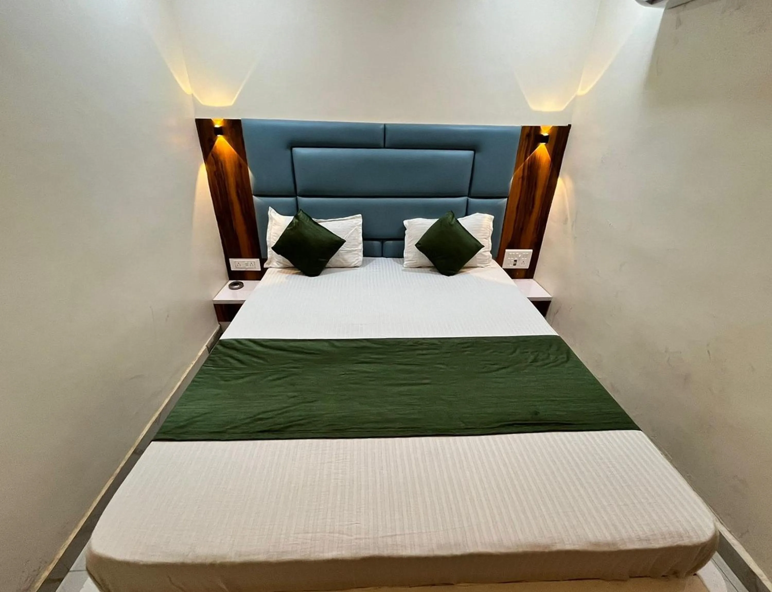 Bed in Hotel The Grand Near Maninagar Railway Station Ahmedabad