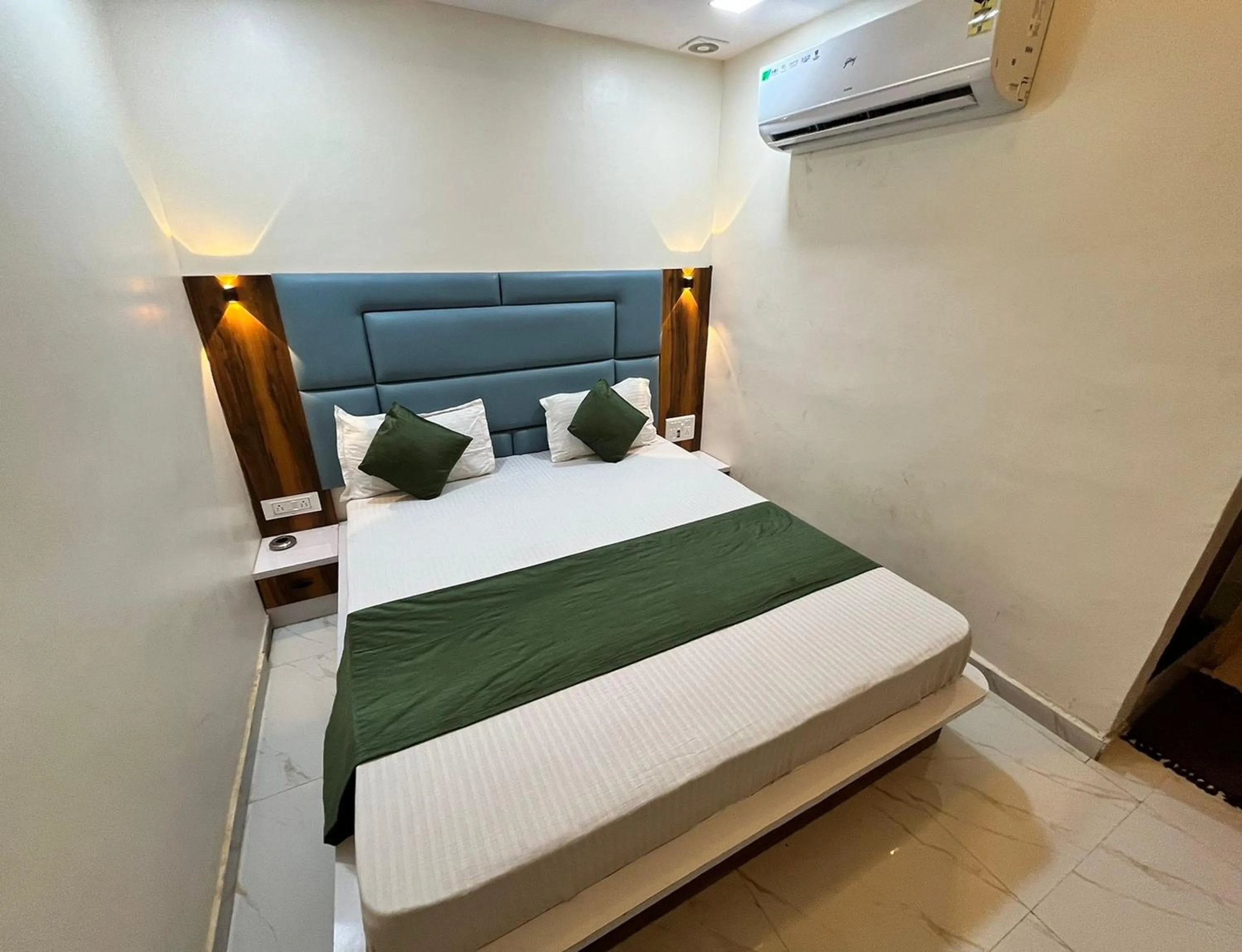 Bed in Hotel The Grand Near Maninagar Railway Station Ahmedabad