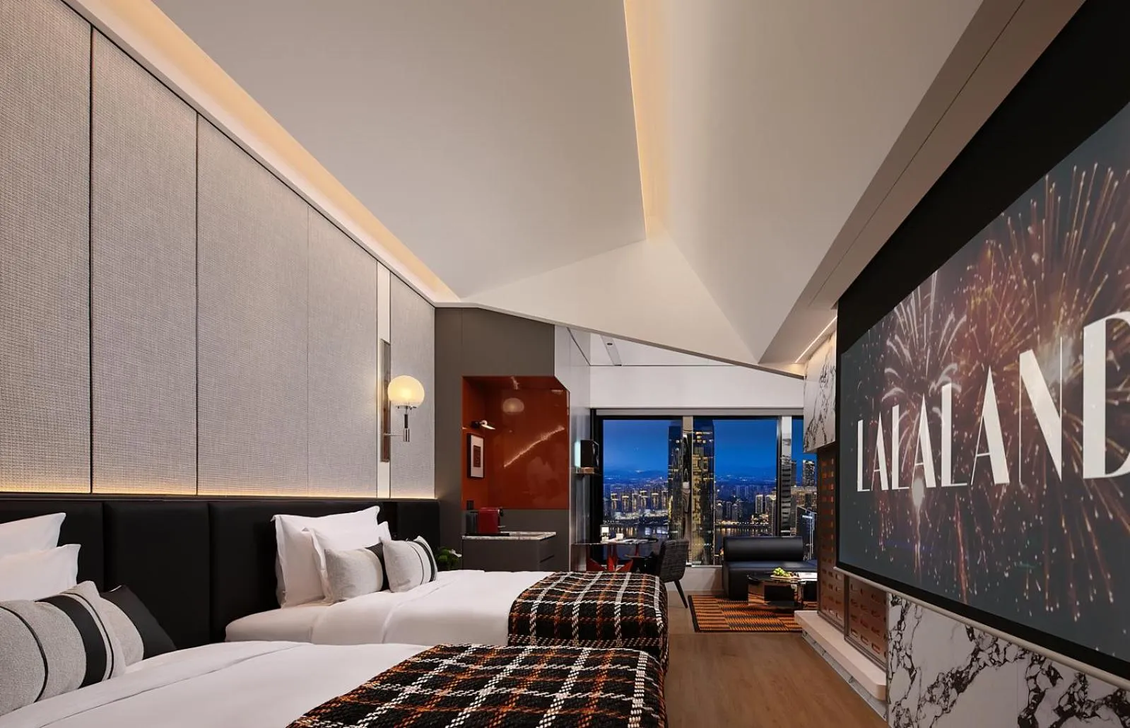 Photo of the whole room, Bed in ISEYA Panoramic Hotel Chongqing Jiefangbei Flagship