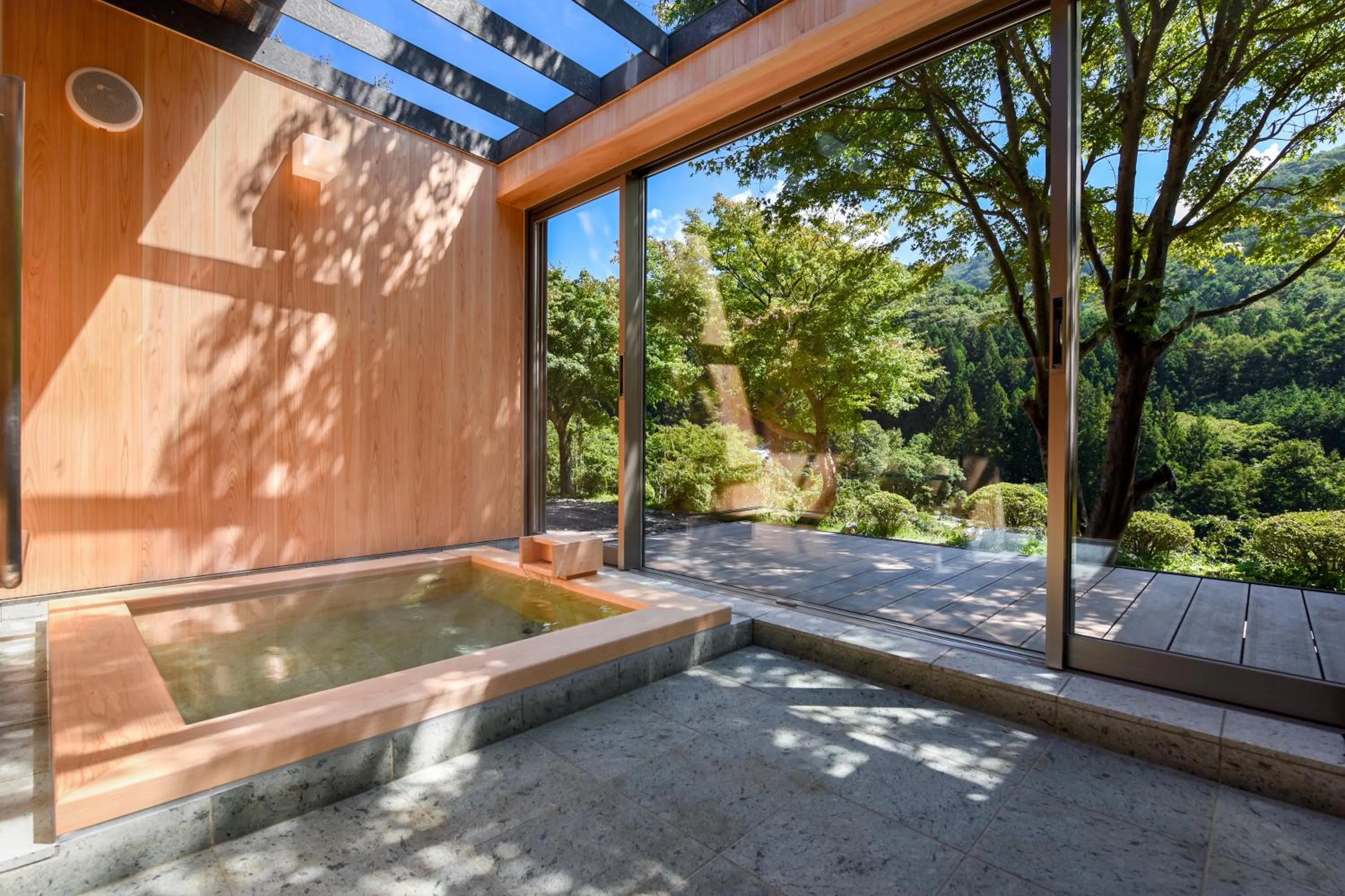 Hot Spring Bath in Kinshuusanso