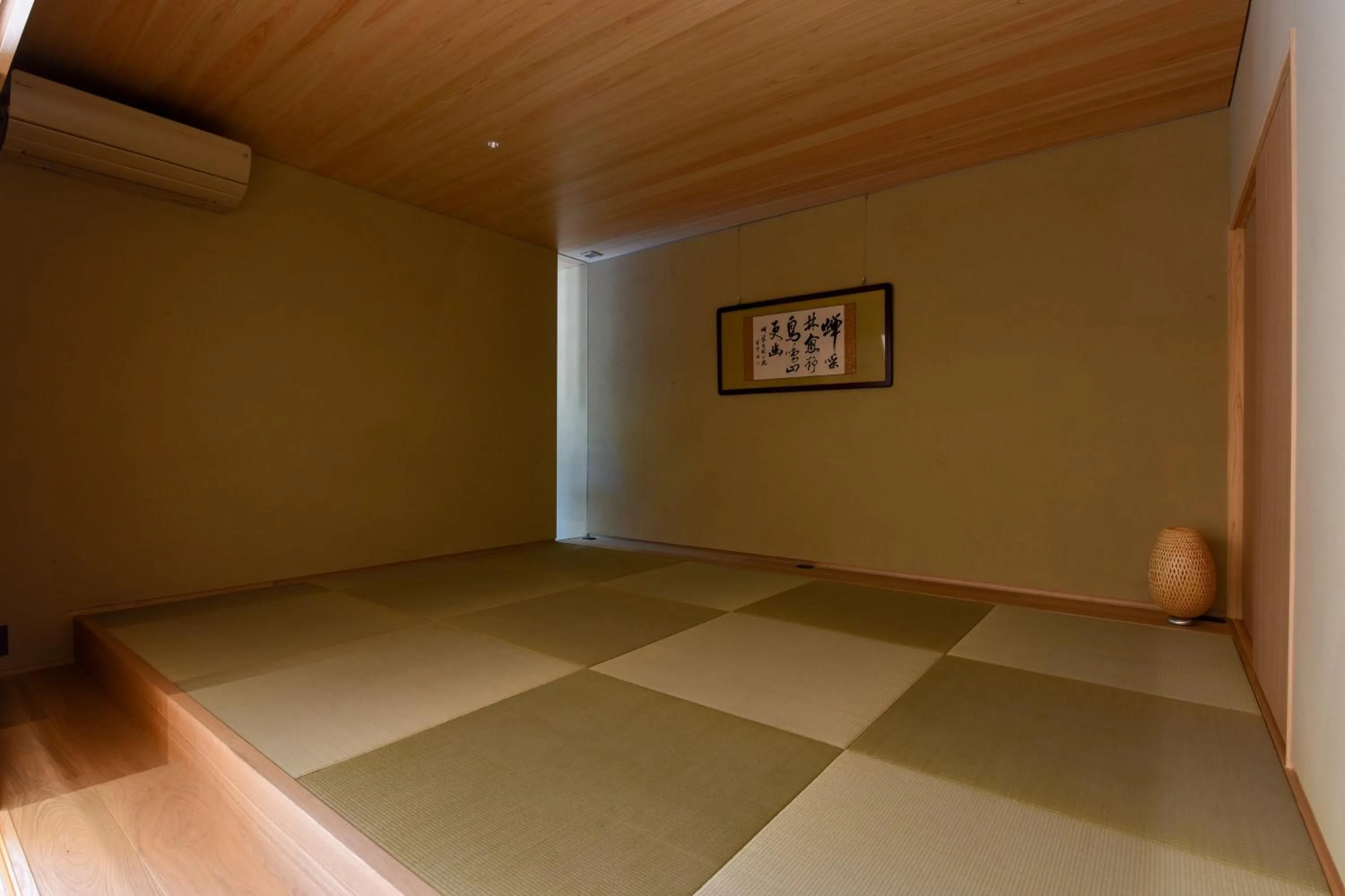 Photo of the whole room, Bed in Kinshuusanso