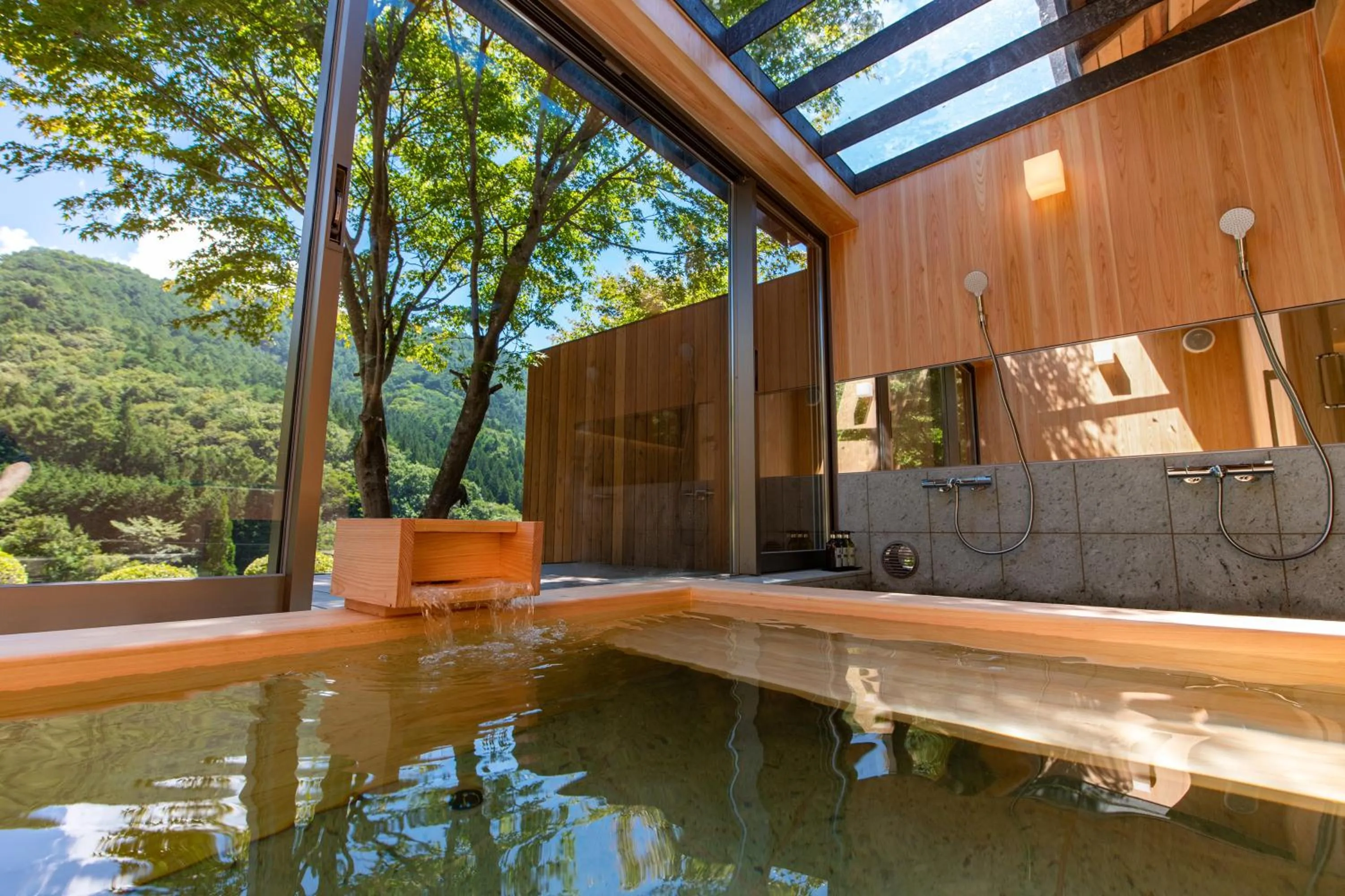 Hot Spring Bath in Kinshuusanso
