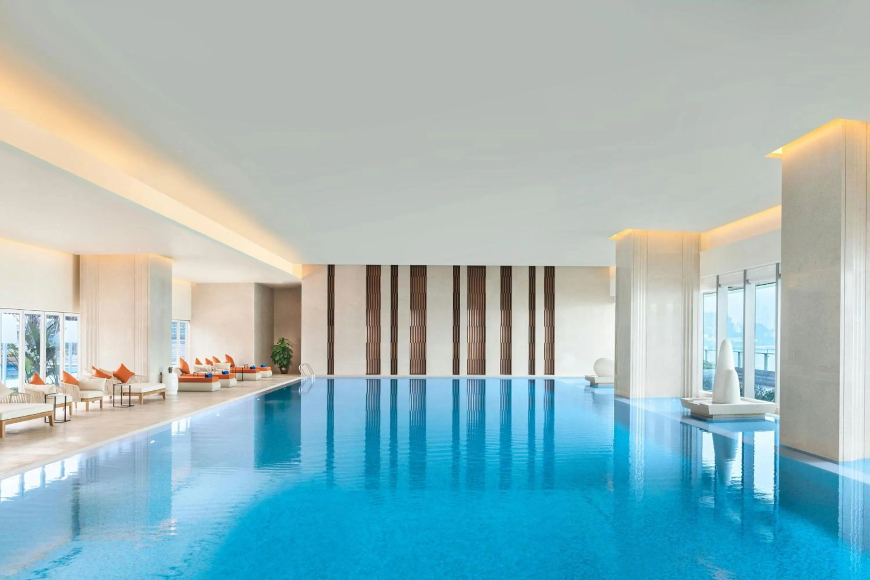 Swimming pool in Sheraton Zhuhai Hotel