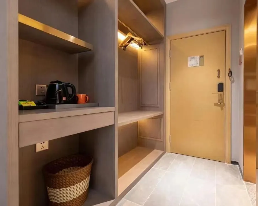 wardrobe in Poltton International Apartment Hotel - Yangjiang Donghui Plaza