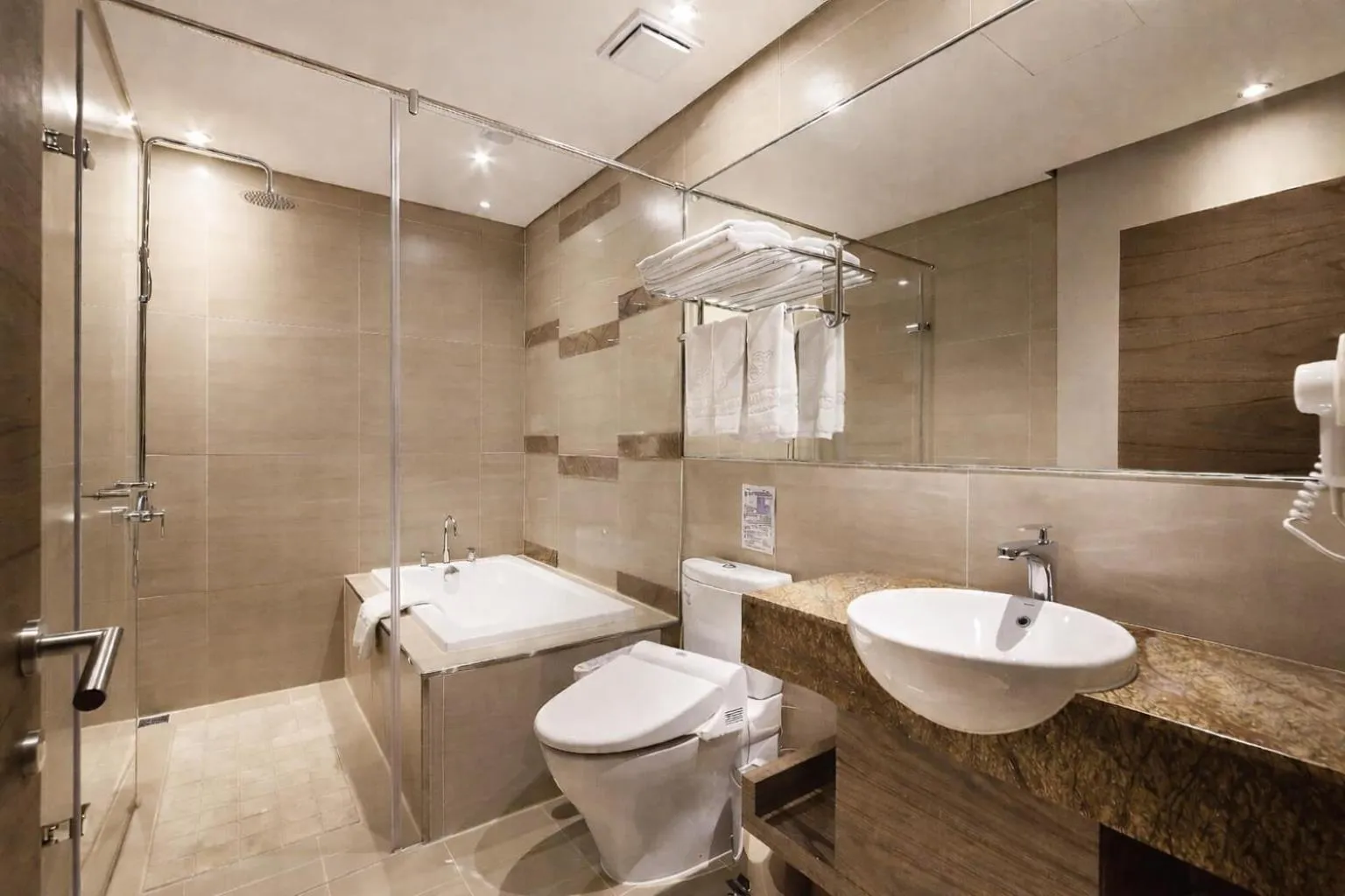 Green World Taipei Station