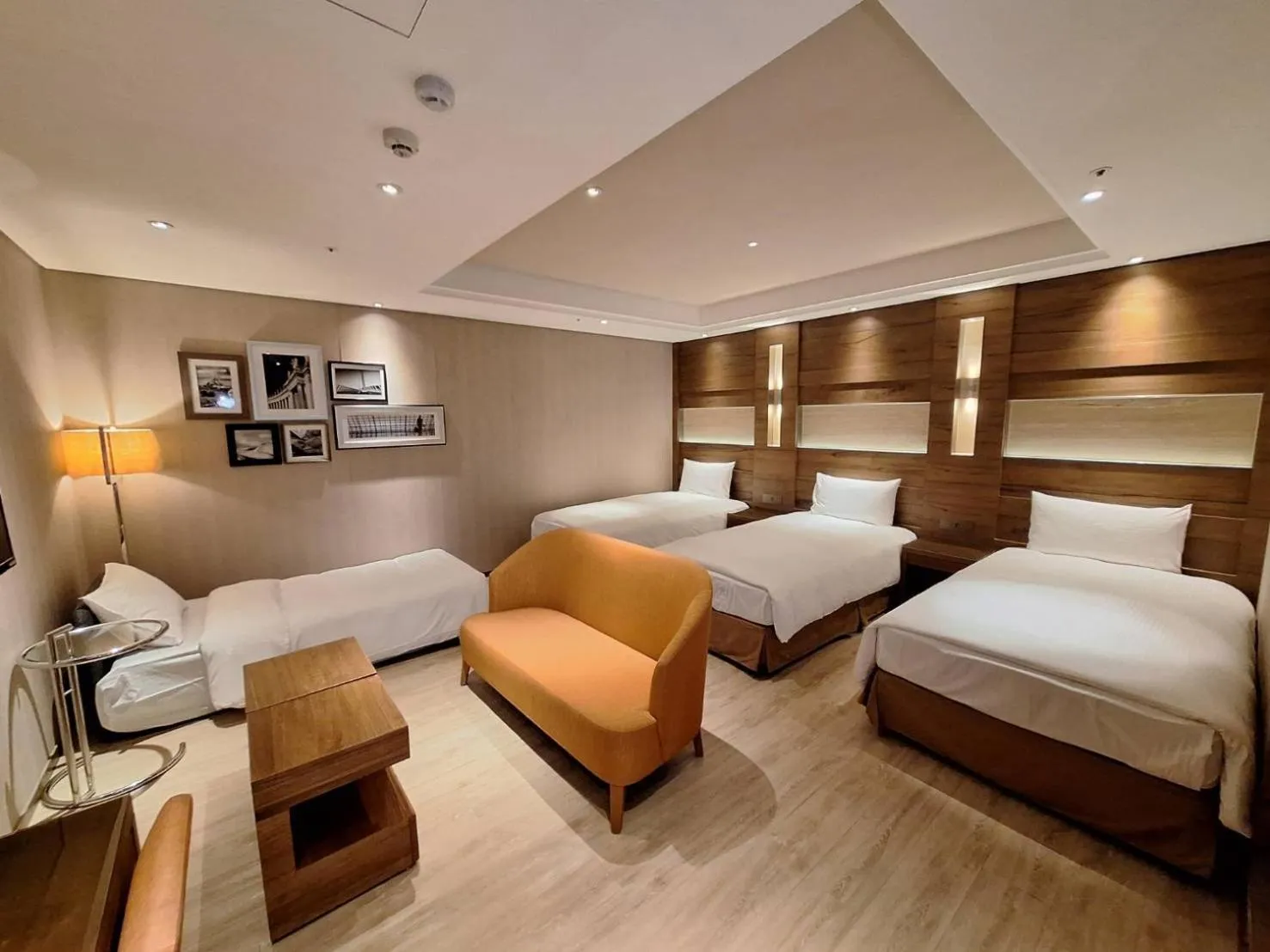 Bed in Green World Taipei Station