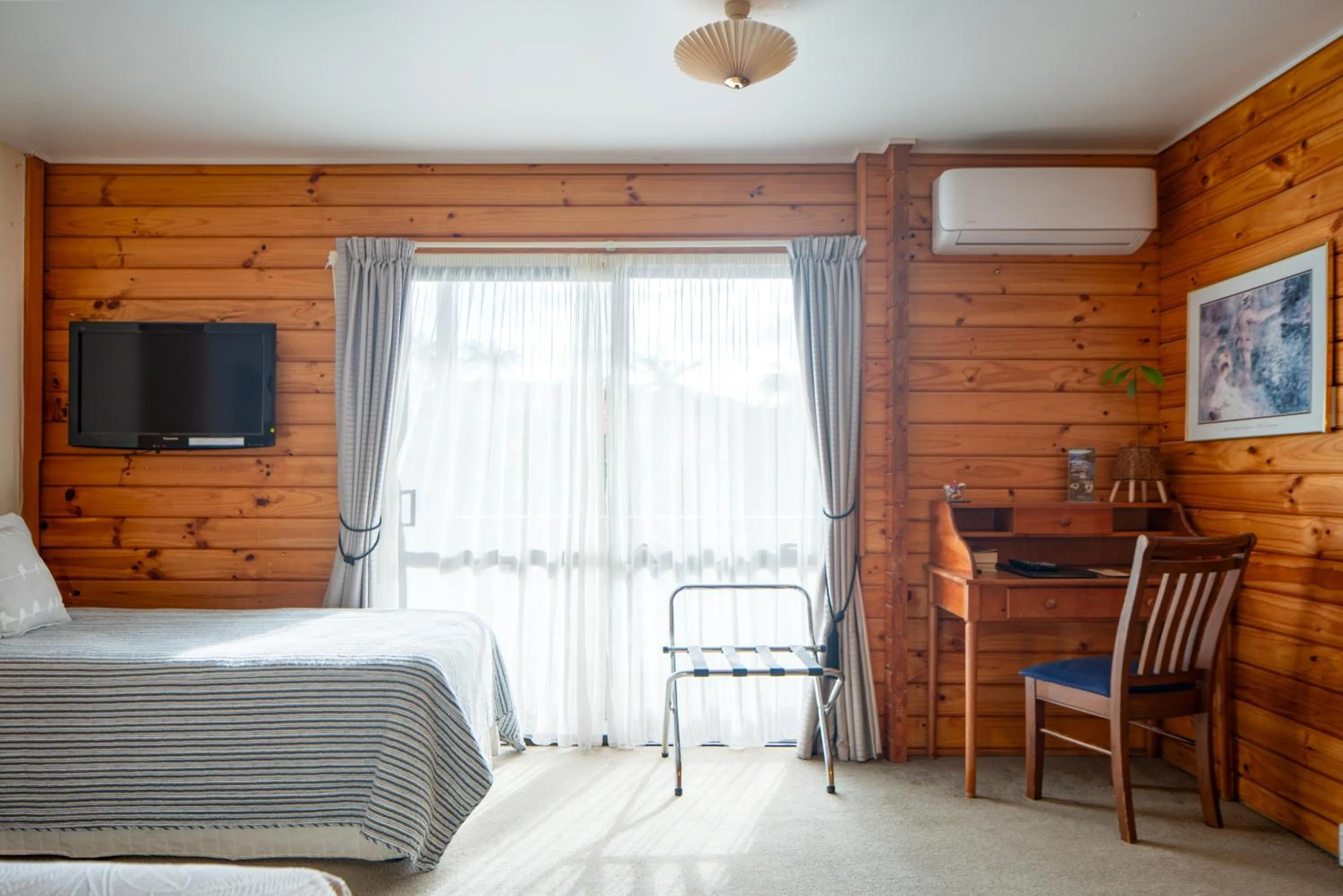 Bedroom, Bed in Fox Glacier Lodge