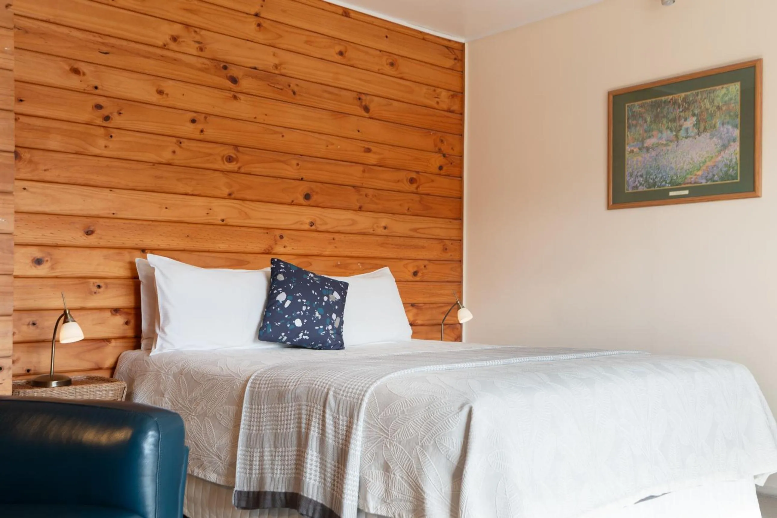 Bedroom, Bed in Fox Glacier Lodge