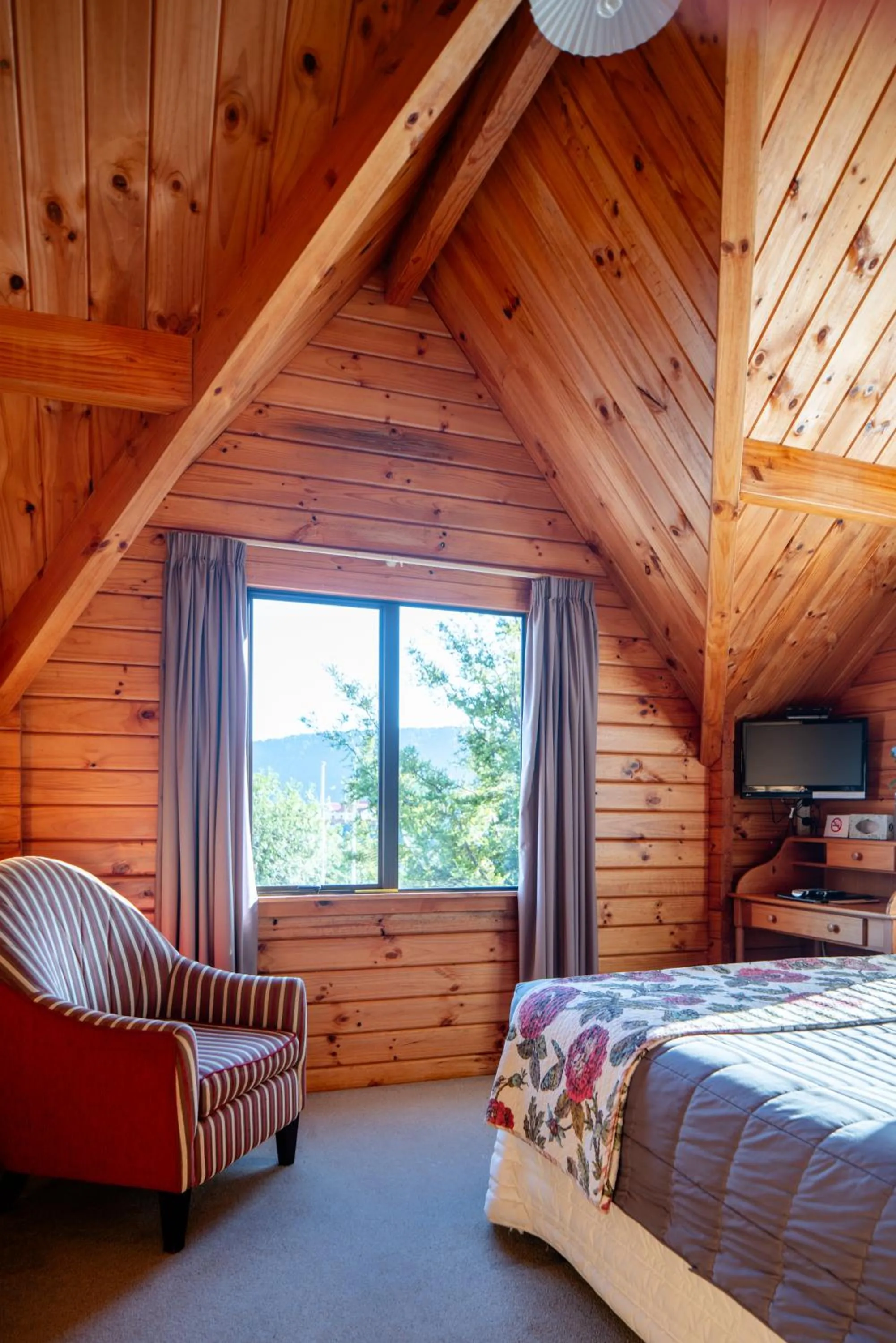 Bedroom, Bed in Fox Glacier Lodge