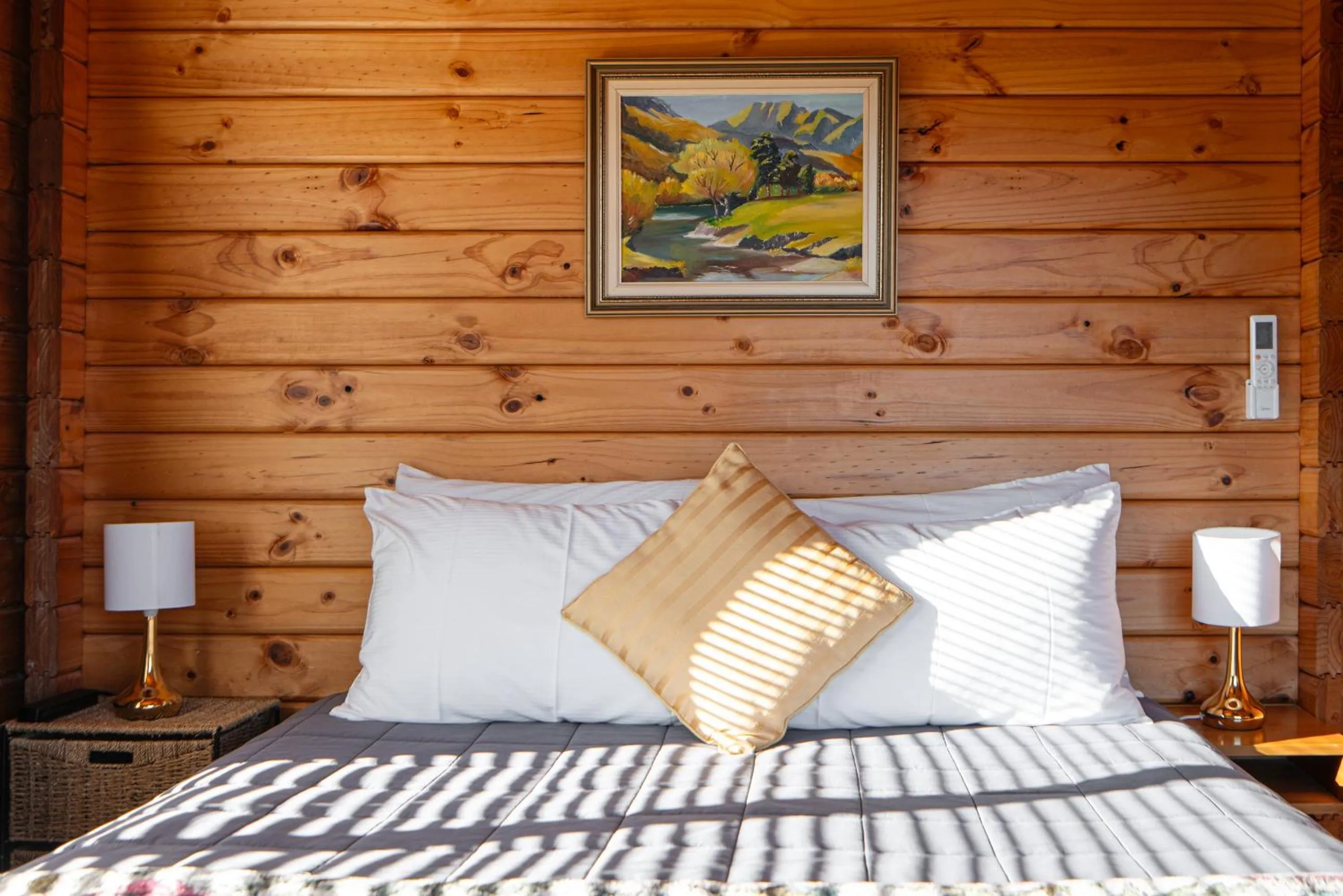 Bedroom, Bed in Fox Glacier Lodge