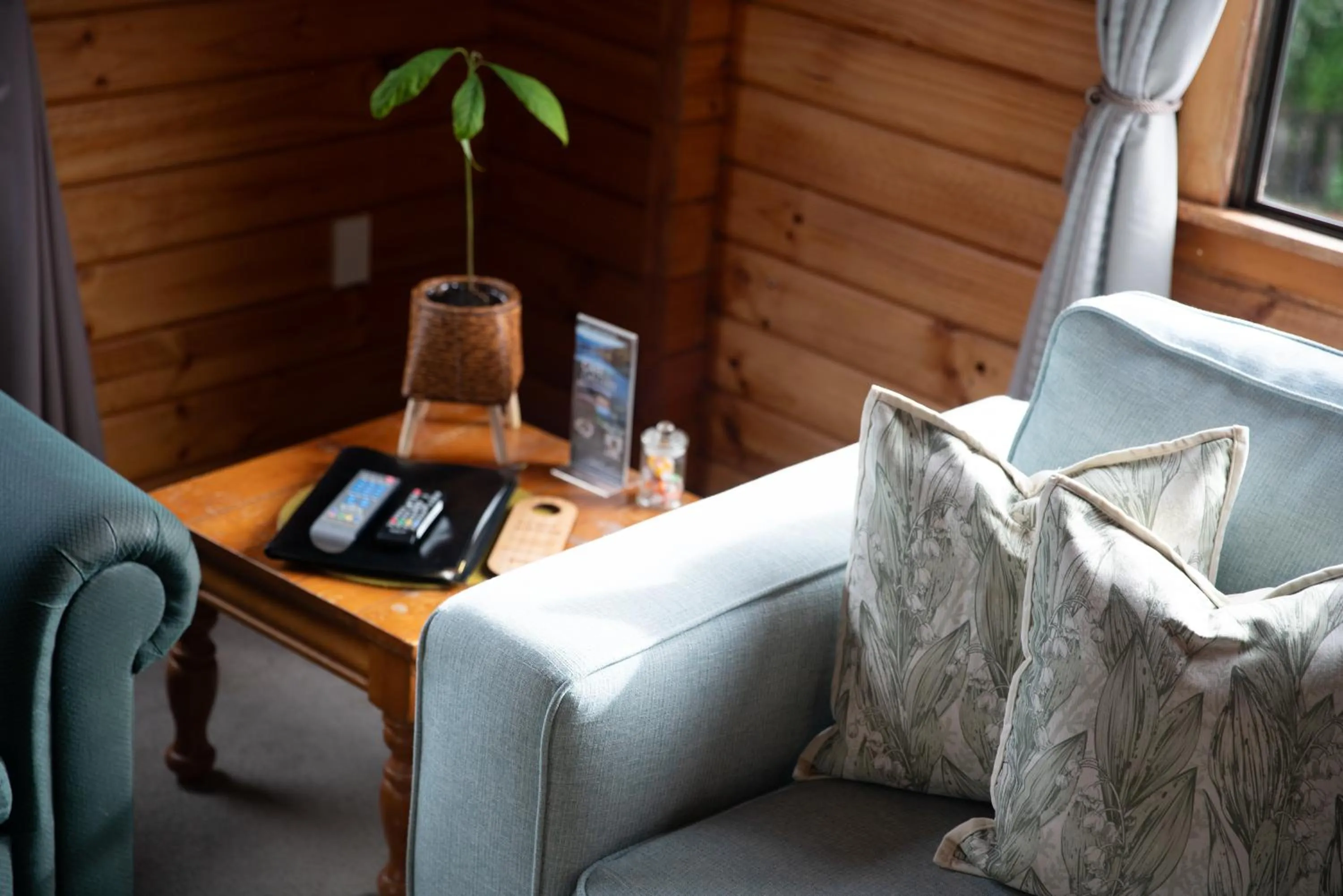 Living room in Fox Glacier Lodge