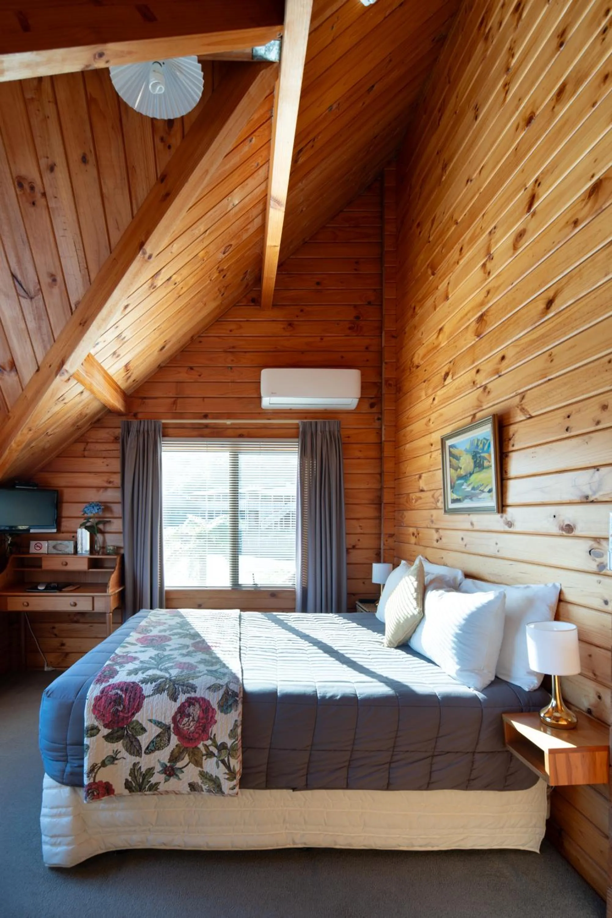Bedroom, Bed in Fox Glacier Lodge