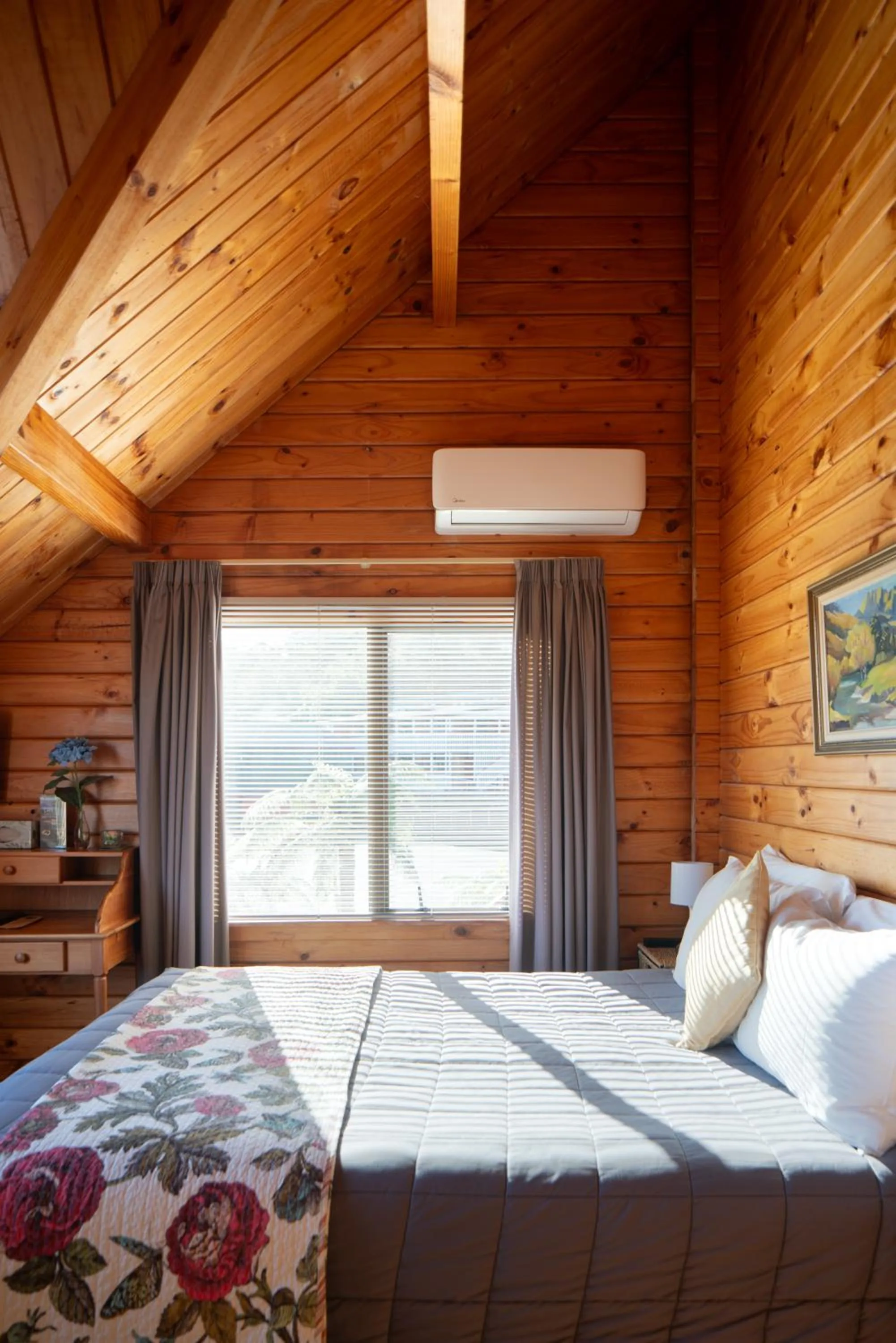 Bedroom, Bed in Fox Glacier Lodge