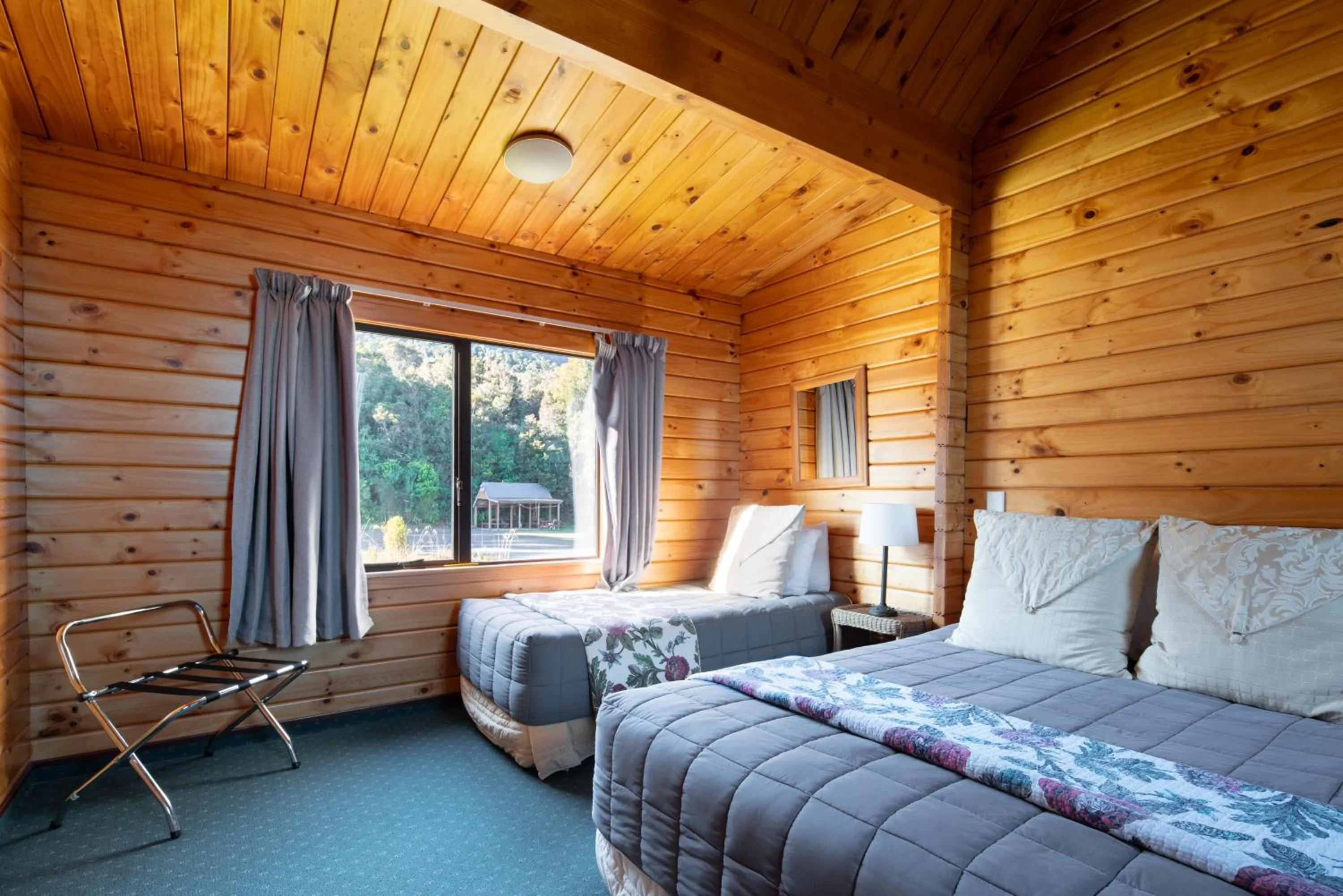 Bedroom, Bed in Fox Glacier Lodge