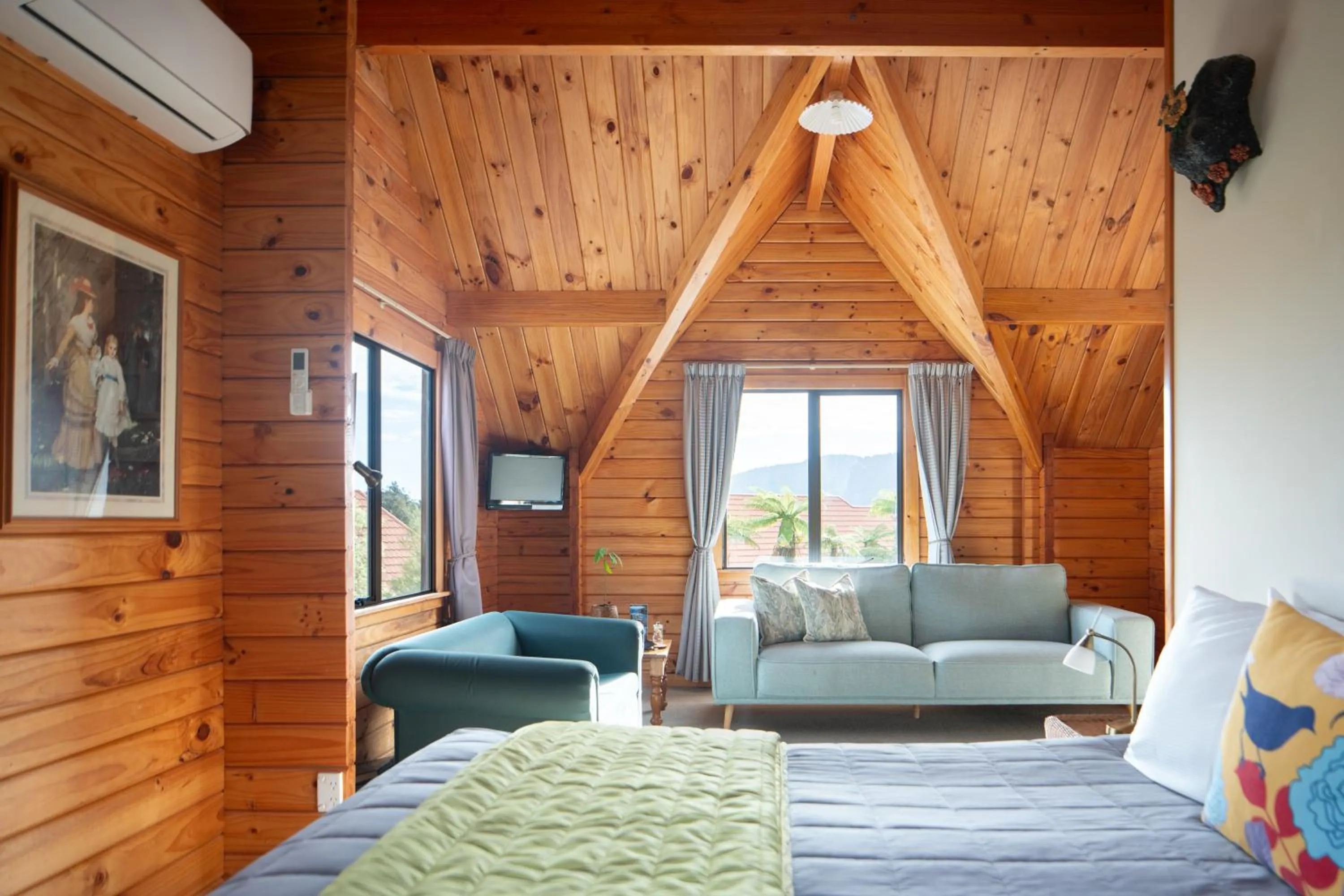 Bedroom in Fox Glacier Lodge