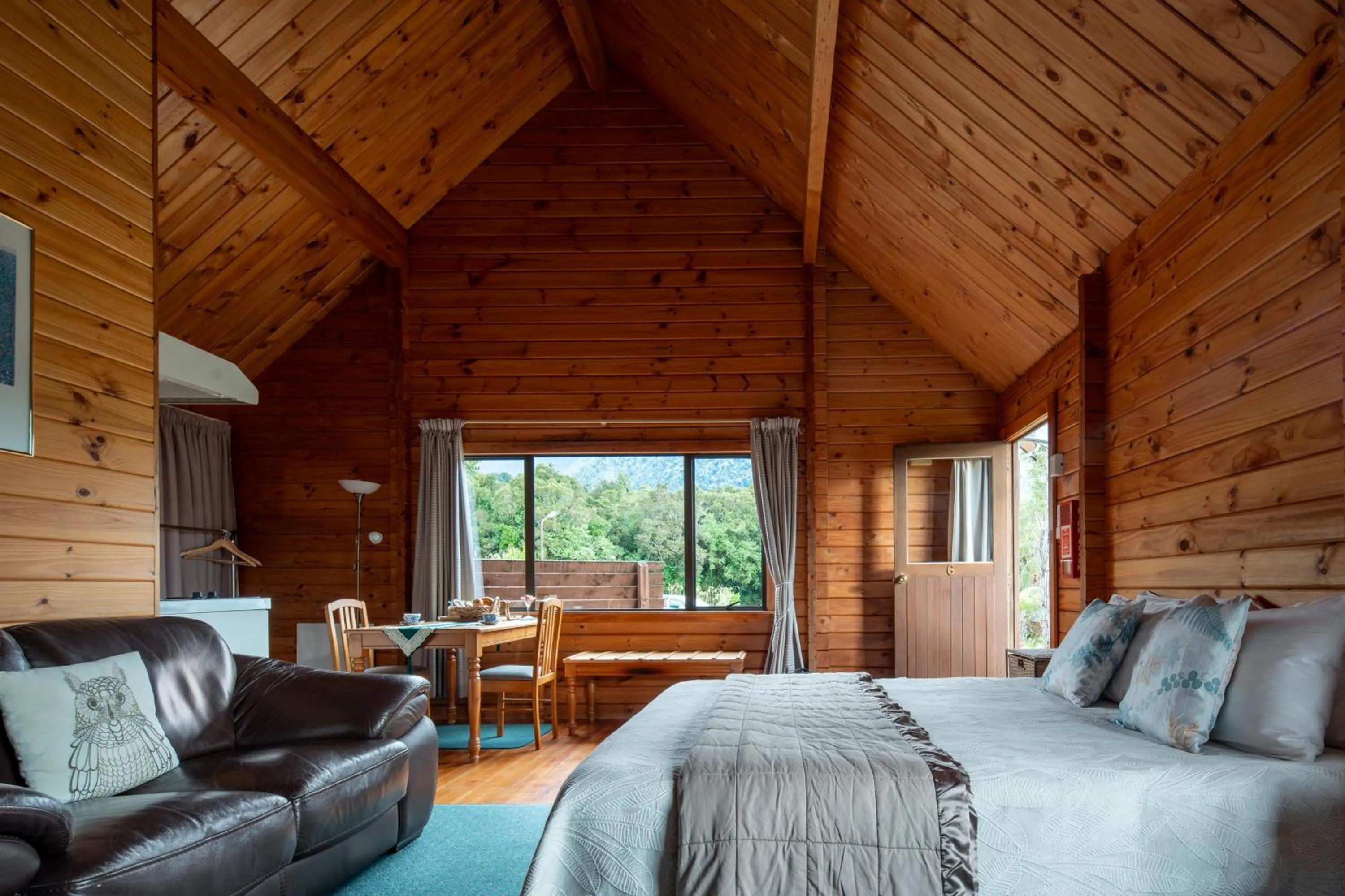 Photo of the whole room in Fox Glacier Lodge