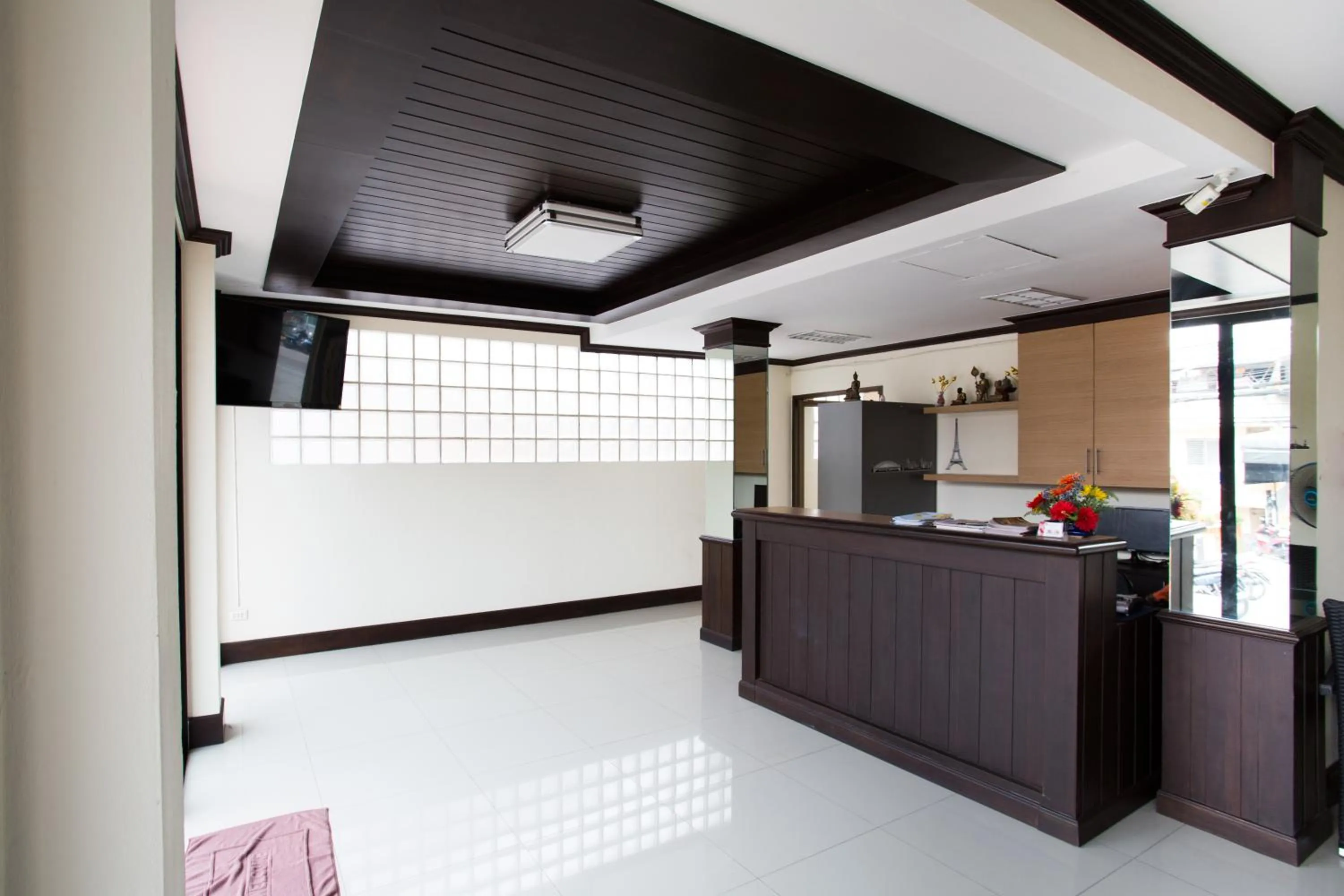 Lobby or reception in Paripas Express Patong