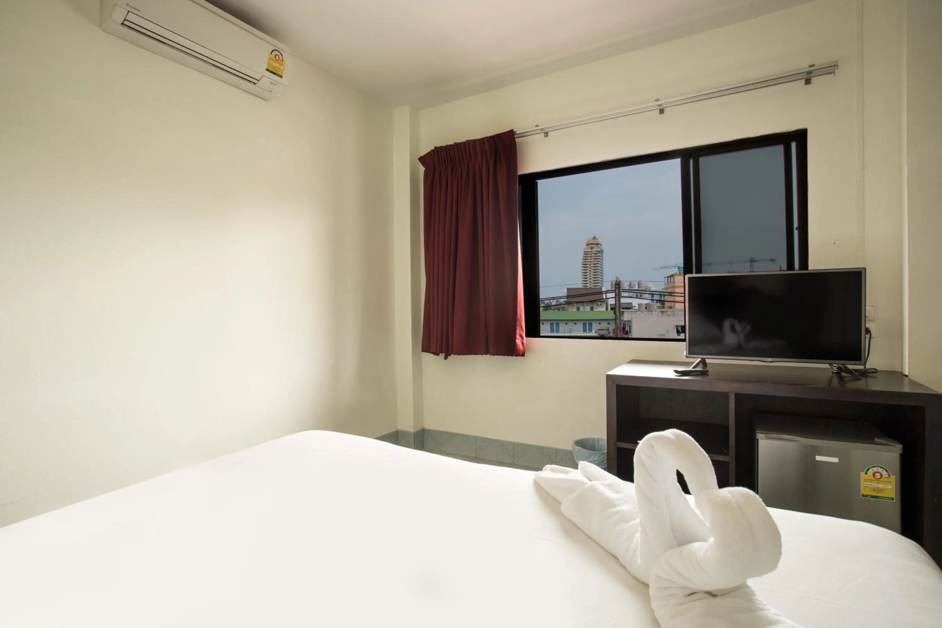 Bedroom, Bed in Paripas Express Patong