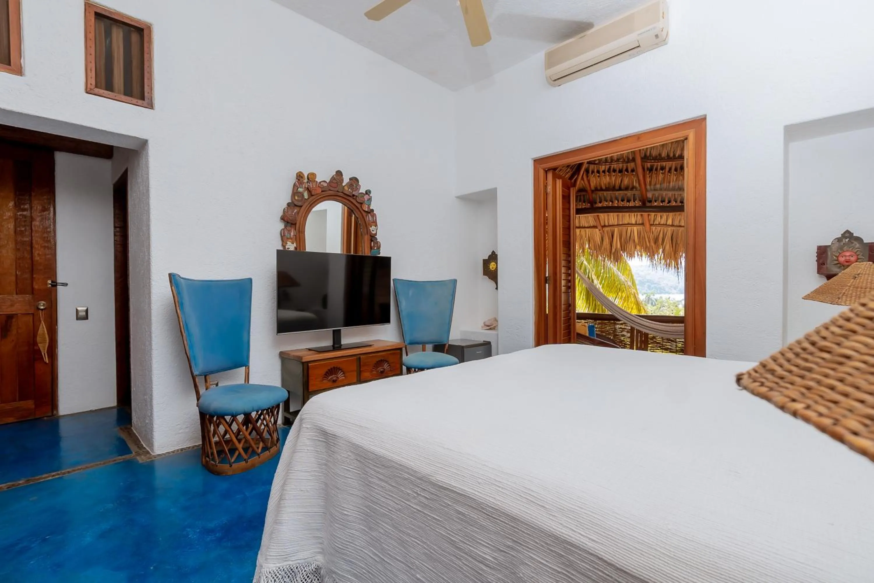 Communal lounge/ TV room, Bed in Ensueño de Fuga