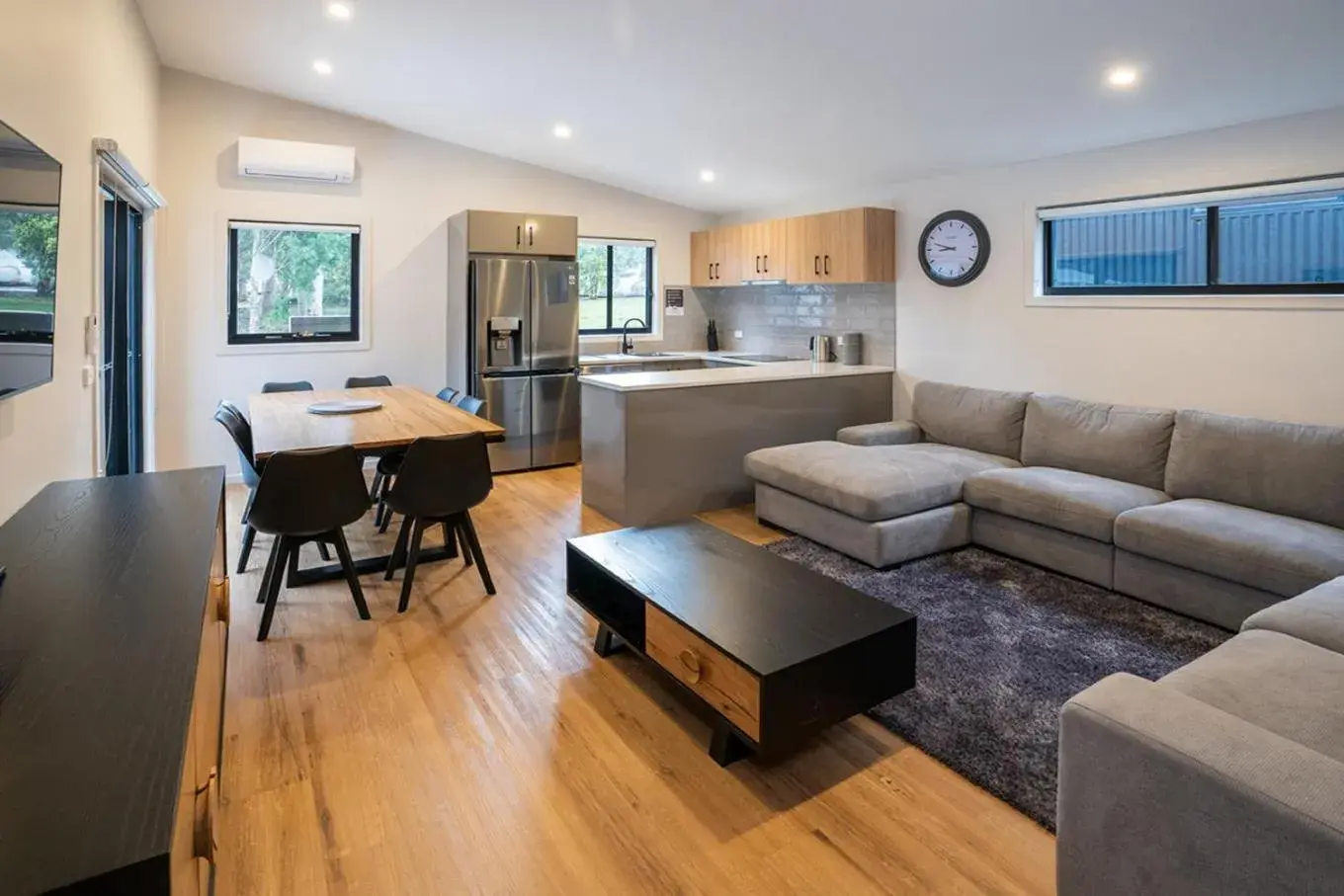 Superior Family Cabin (Sleeps 8) in BIG4 Yarra Valley Park Lane Holiday Park Superior Family Cabin (Sleeps 8) in BIG4 Yarra Valley Park Lane Holiday Park