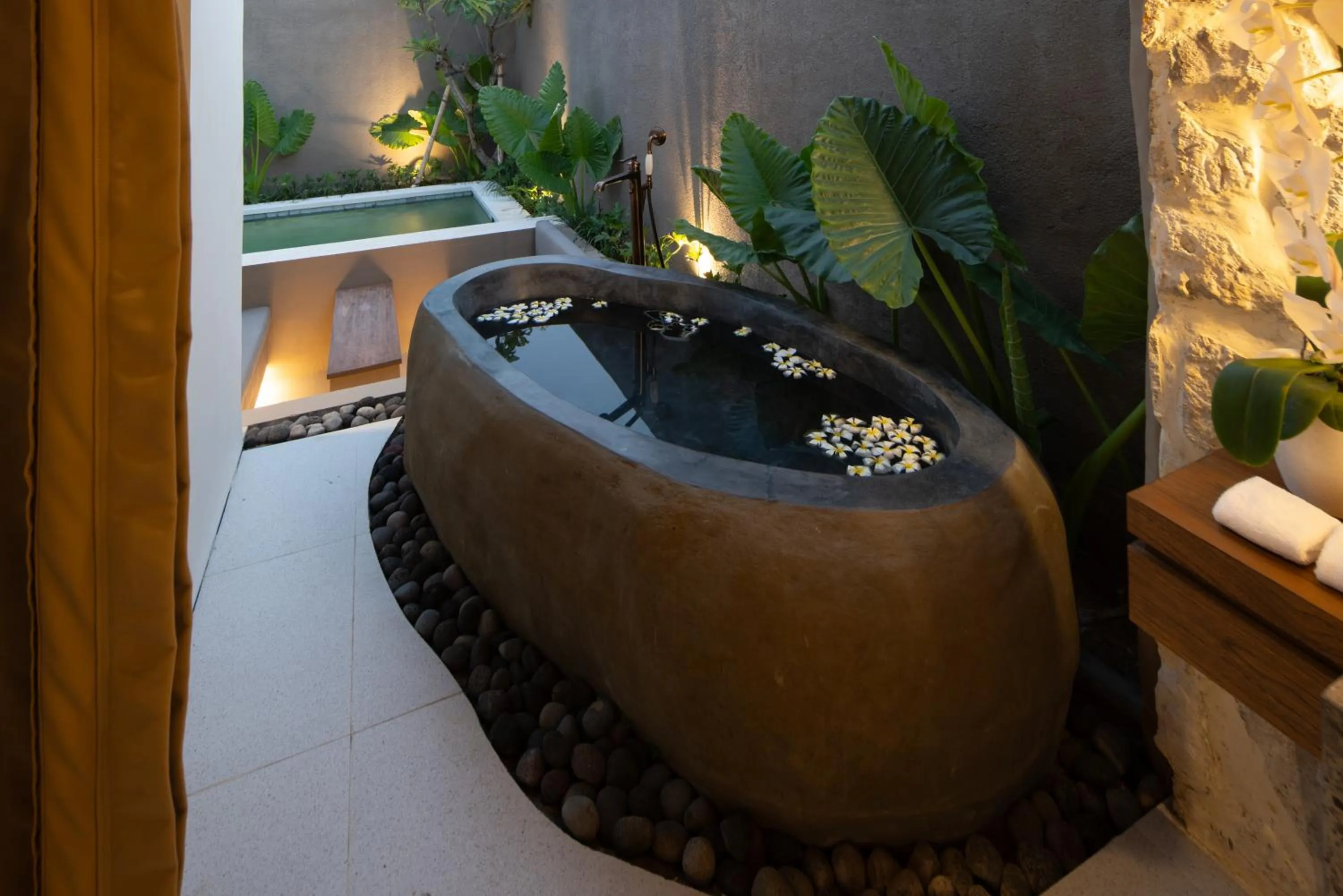 Bath in Ubud Mas Glamping Luxury Tent