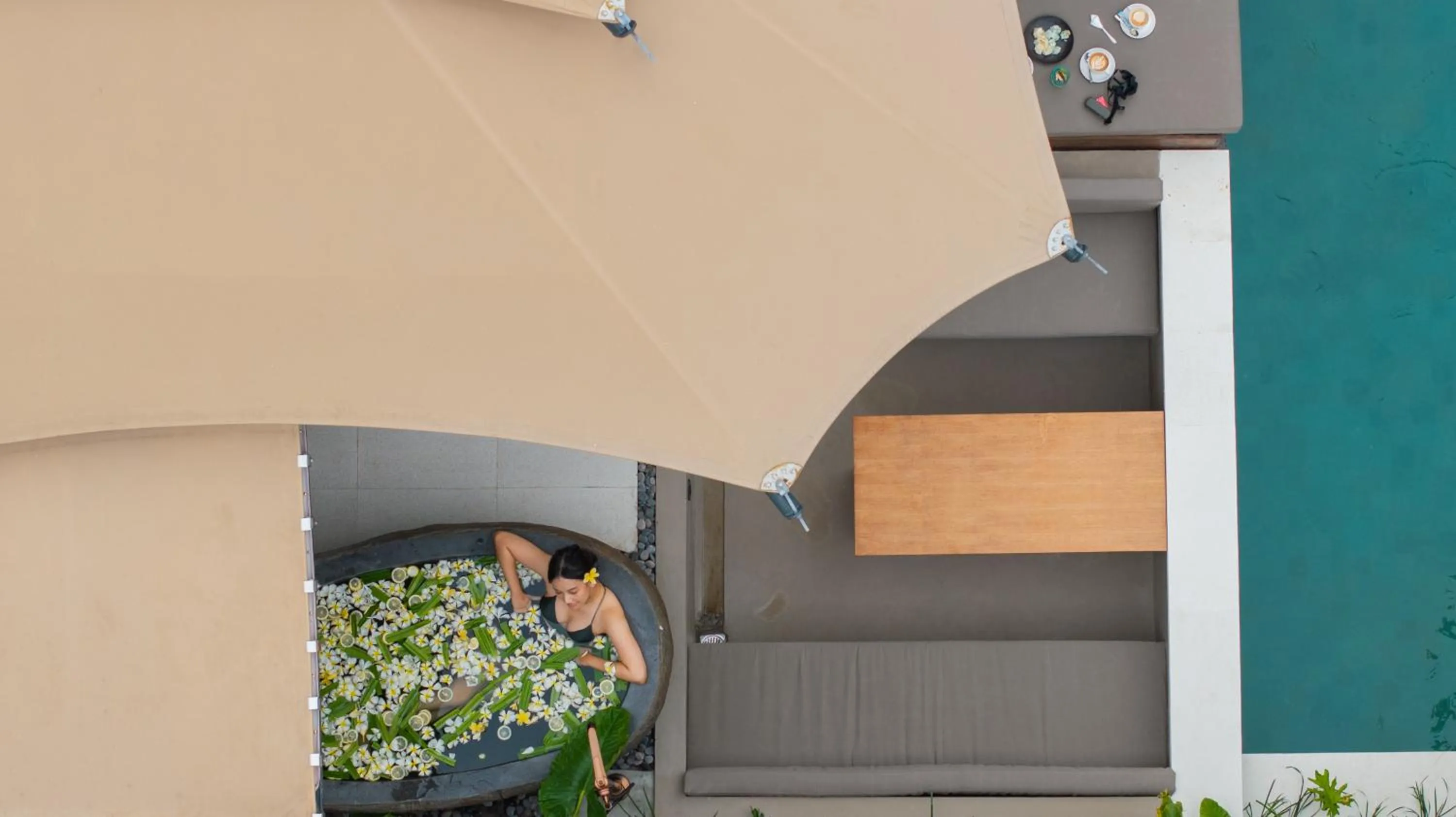 Hot Tub in Ubud Mas Glamping Luxury Tent