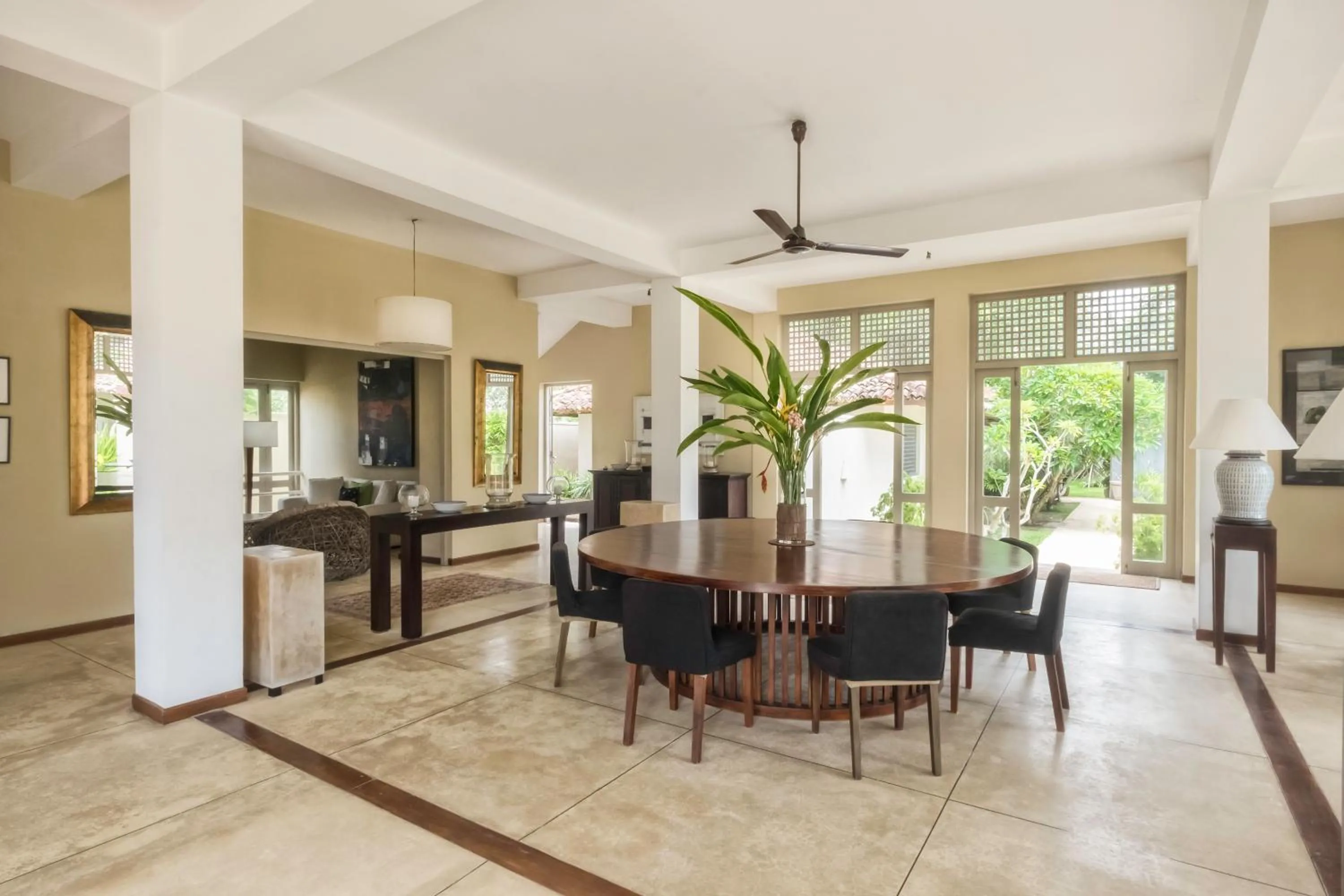 Restaurant/places to eat in Elysium