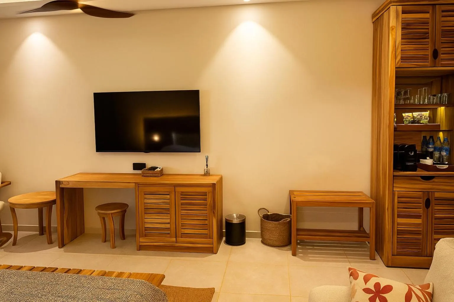 TV and multimedia in JAZ Adonia